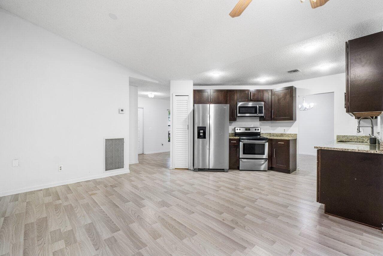 190 Parkwood Drive S, Royal Palm Beach, FL 33411 — photo 4 of 24