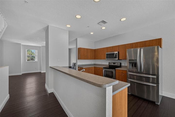 2725 NE 8th Avenue 109, Wilton Manors, FL 33334 — photo 11 of 32
