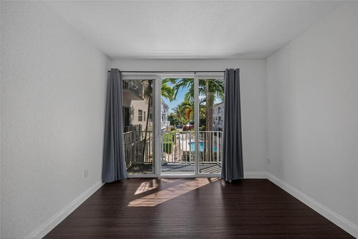 2725 NE 8th Avenue 109, Wilton Manors, FL 33334 — photo 15 of 32