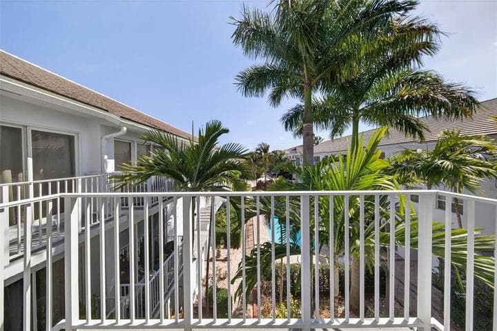 2725 NE 8th Avenue 109, Wilton Manors, FL 33334 — photo 25 of 32