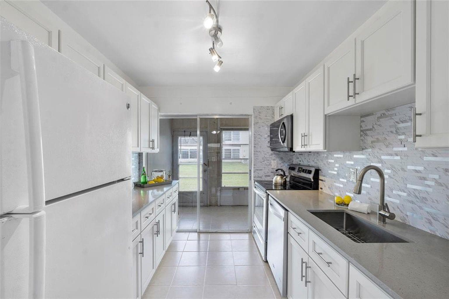 7500 NW 5th Court 104, Margate, FL 33063 — photo 1 of 26