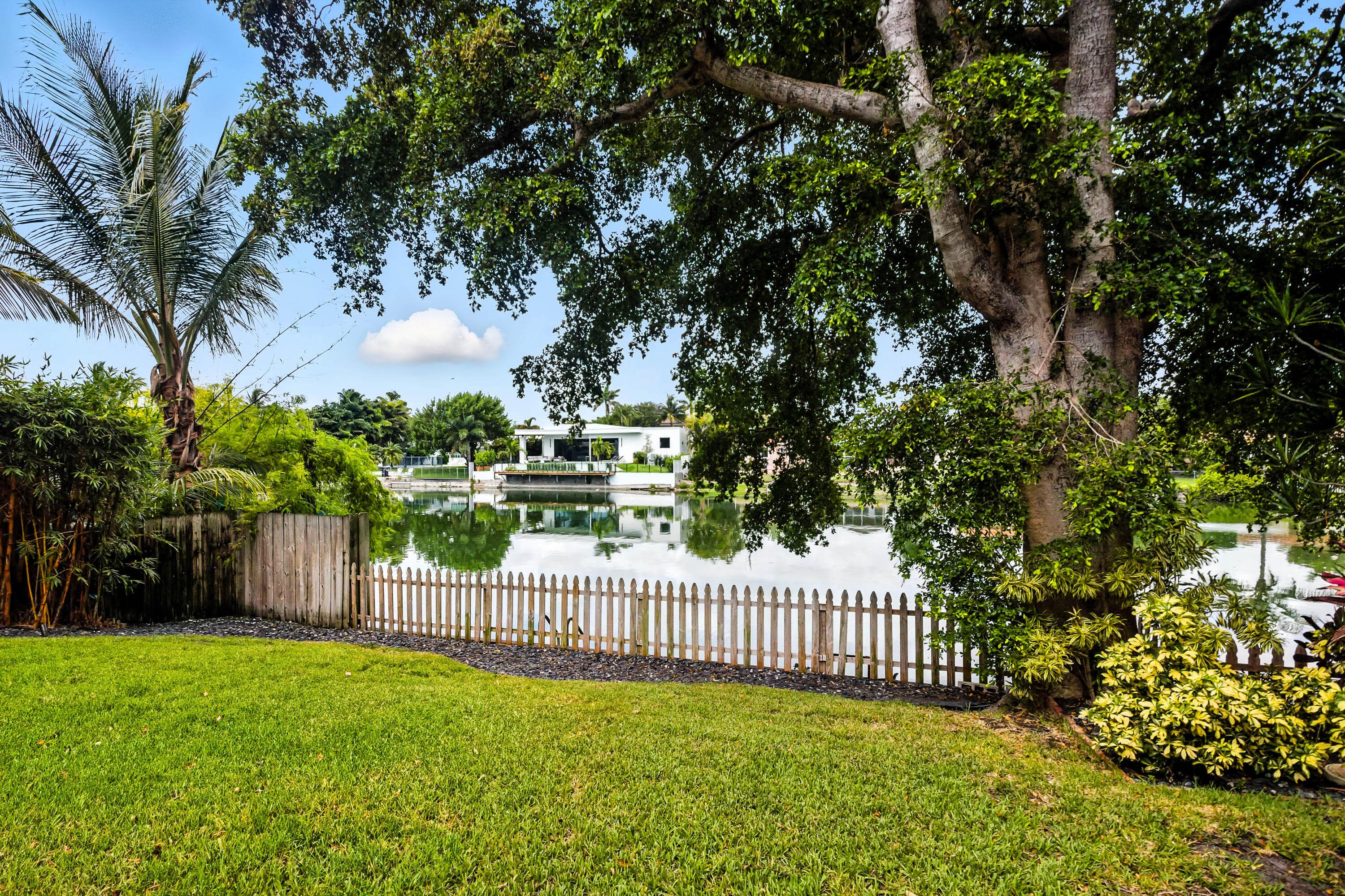 1625 NE 20th Avenue, Fort Lauderdale, FL 33305 — photo 1 of 53