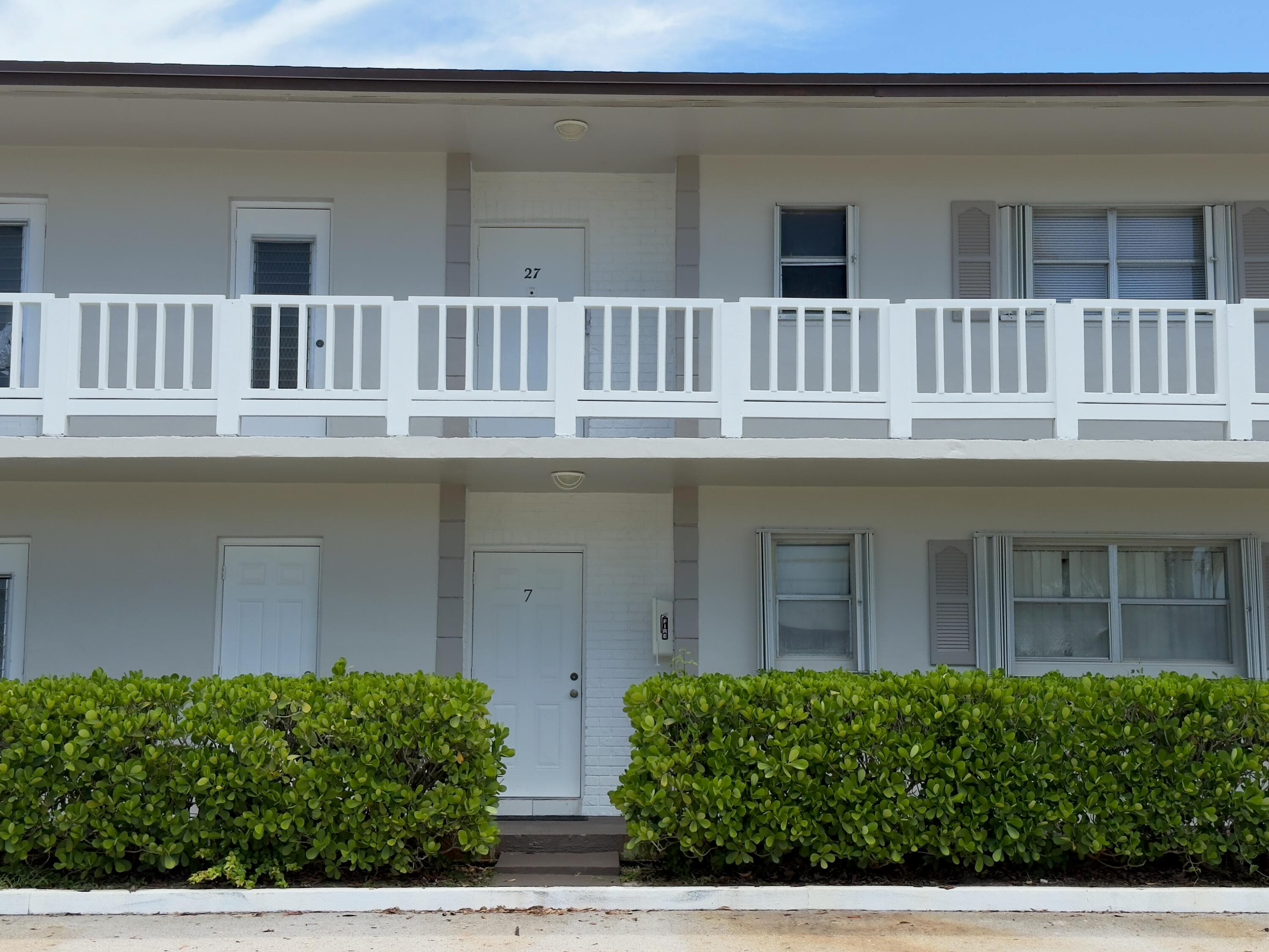 560 SE 2nd Avenue, Deerfield Beach, FL 33441 — photo 1 of 23