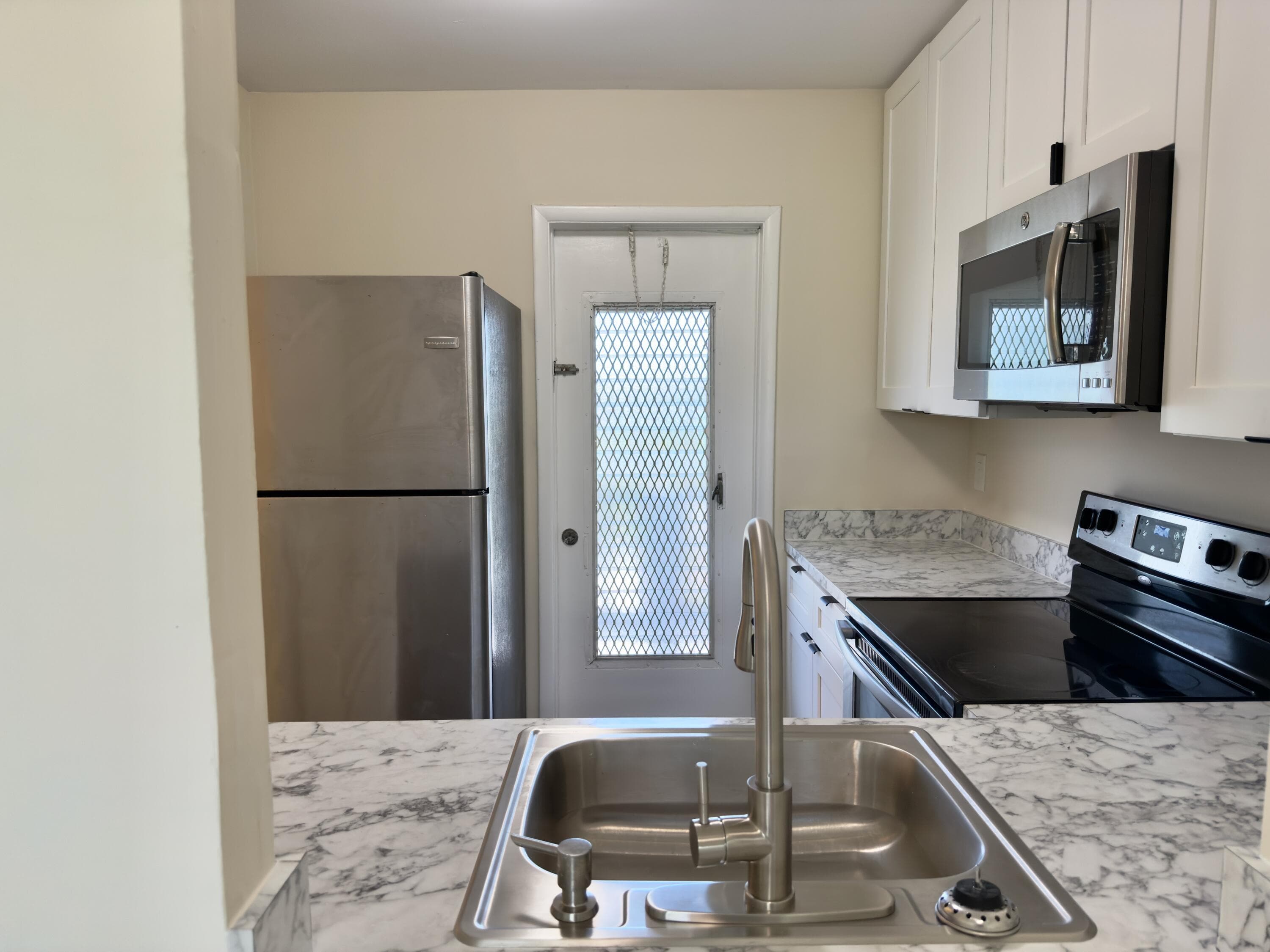560 SE 2nd Avenue, Deerfield Beach, FL 33441 — photo 6 of 23