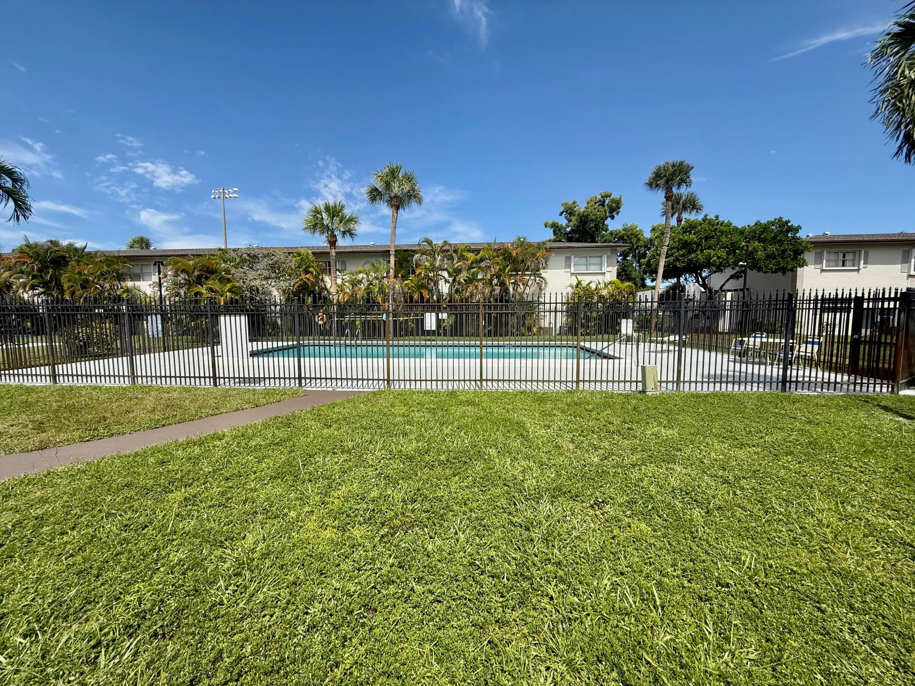 560 SE 2nd Avenue, Deerfield Beach, FL 33441 — photo 17 of 23