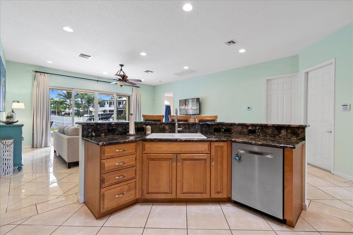 72 Waterway Road, Jupiter, FL 33469 — photo 7 of 59