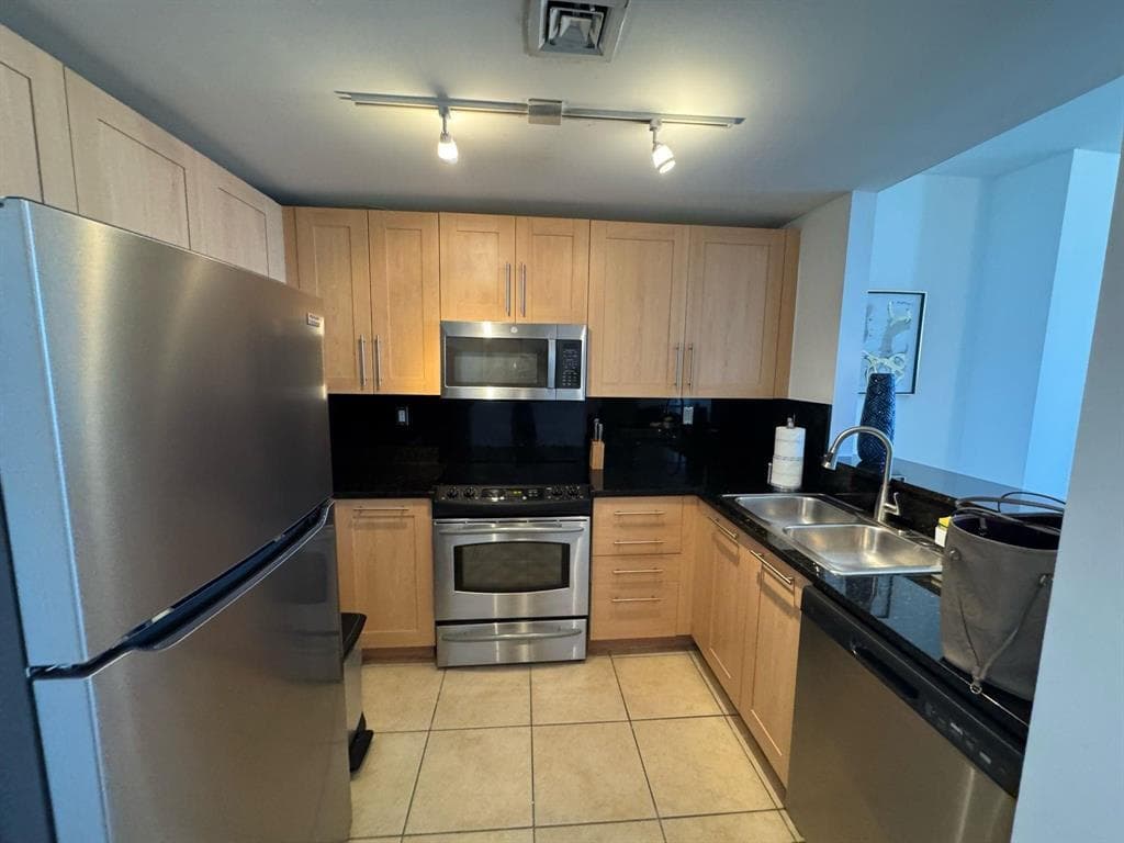511 SE 5th Avenue 2215, Fort Lauderdale, FL 33301 — photo 6 of 30