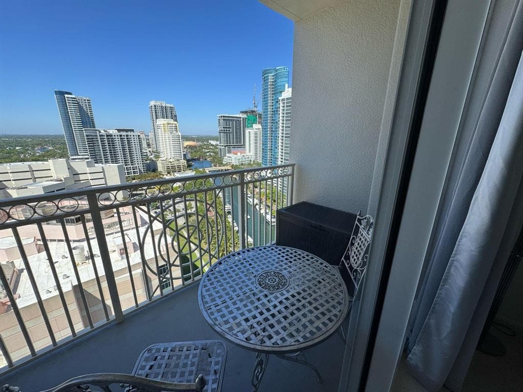 511 SE 5th Avenue 2215, Fort Lauderdale, FL 33301 — photo 10 of 30