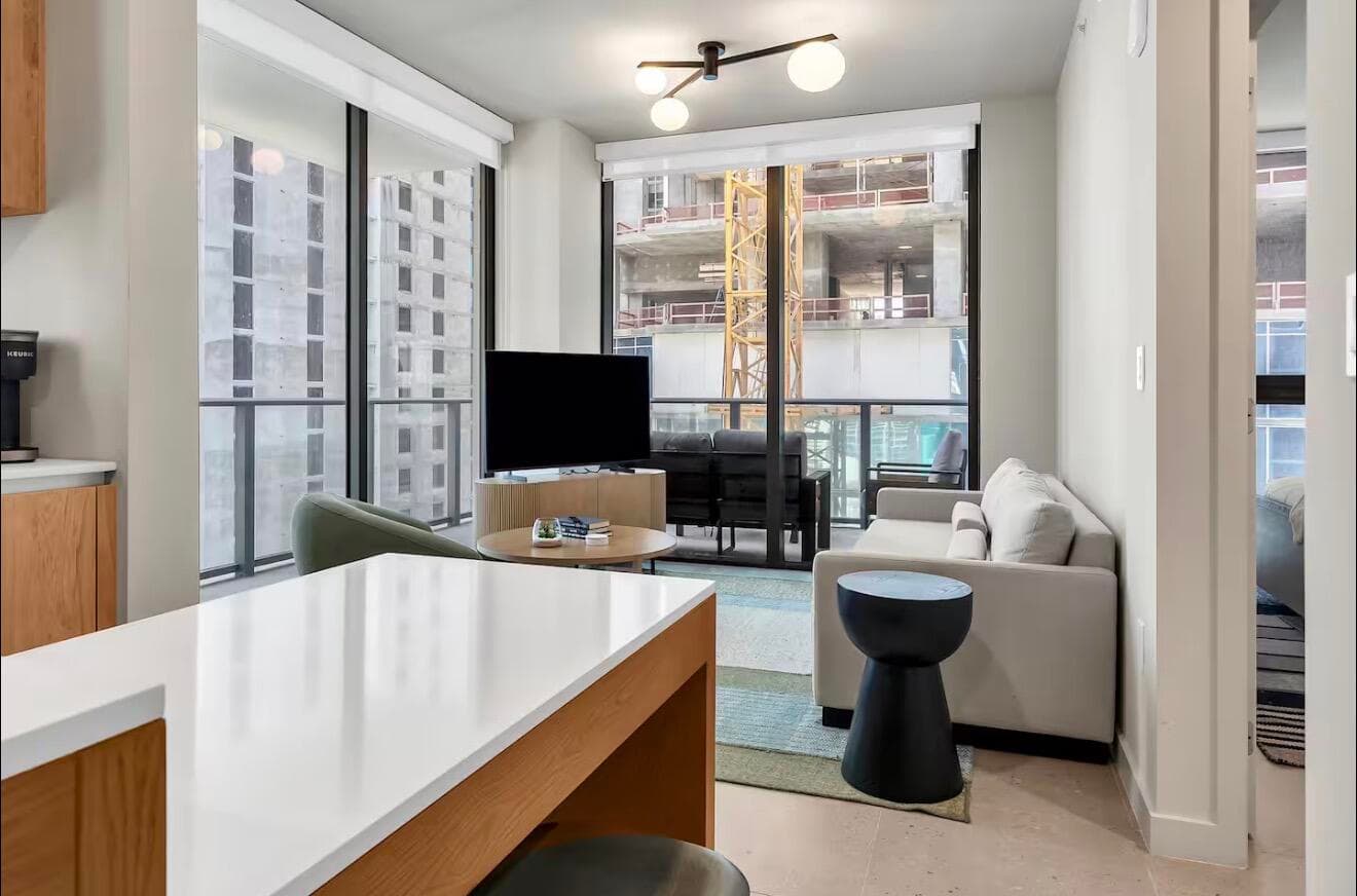 11 NE 6th Street 2507, Miami, FL 33132 — photo 2 of 38