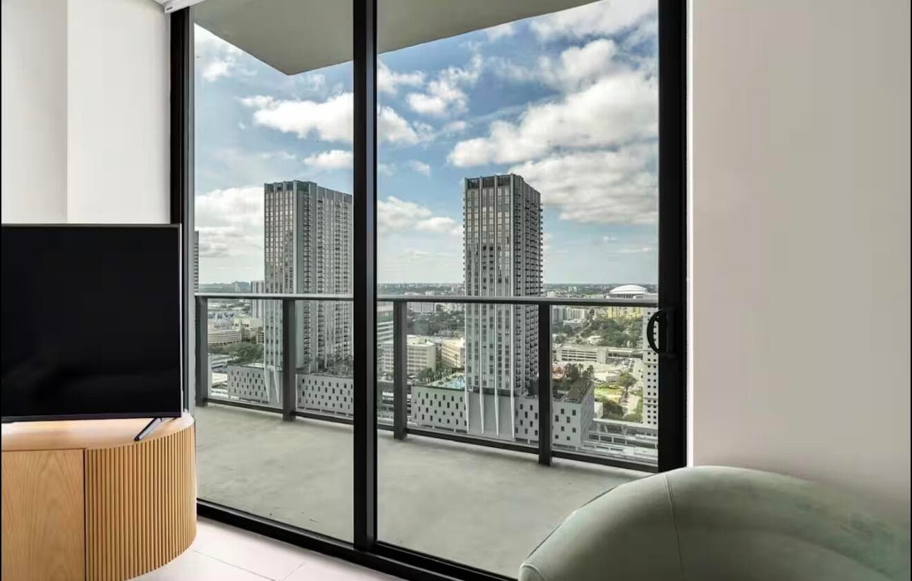 11 NE 6th Street 2507, Miami, FL 33132 — photo 4 of 38