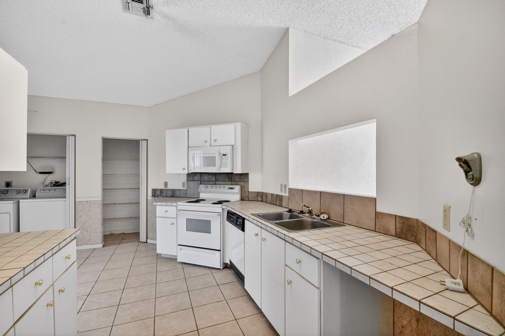 9 Corrie Place, Boynton Beach, FL 33426 — photo 6 of 34
