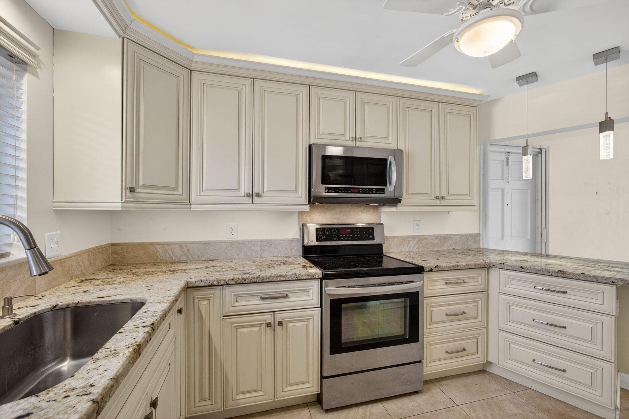 6 Garden Street E 108p, Tequesta, FL 33469 — photo 13 of 50