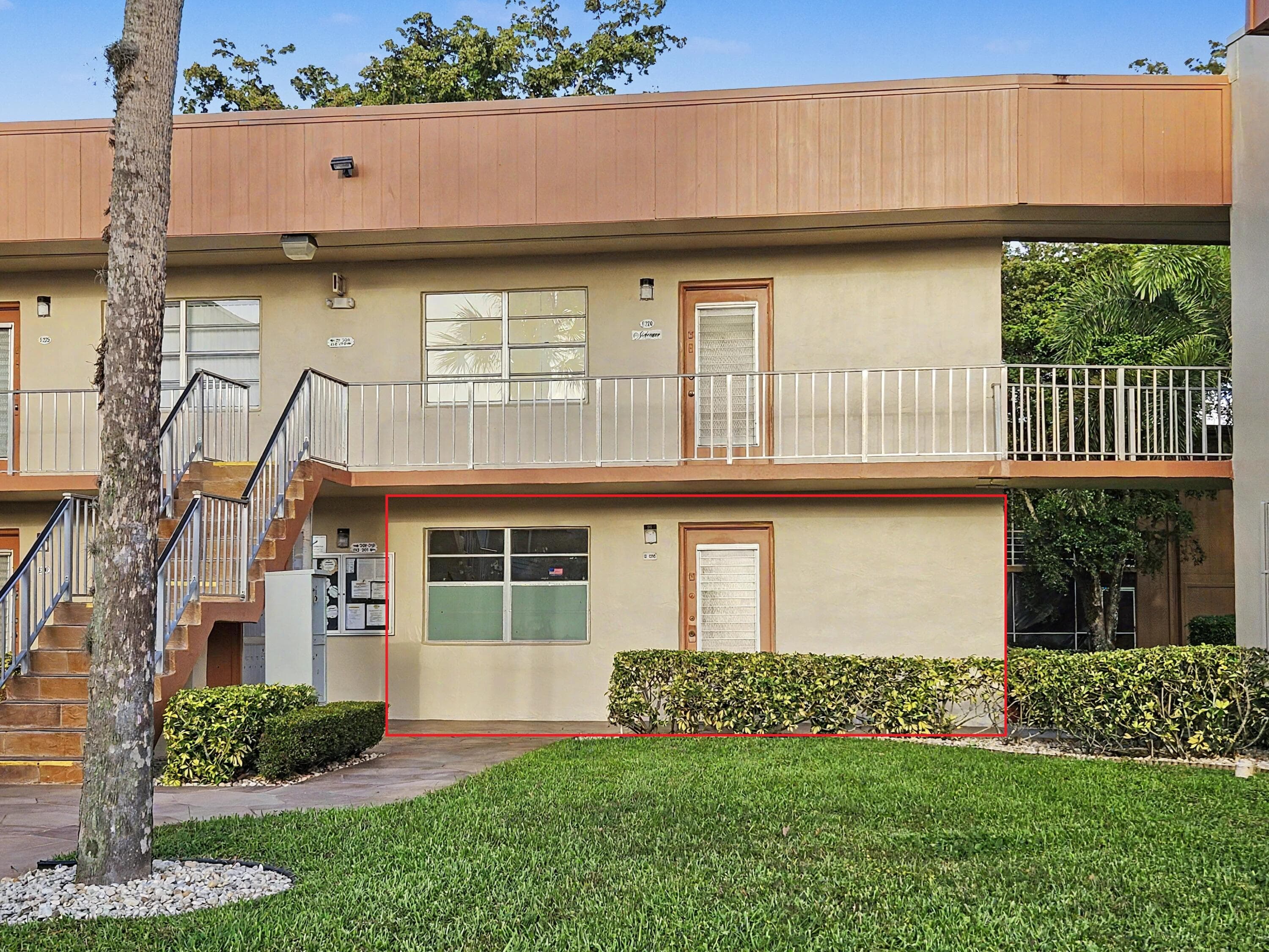 202 Piedmont E, Delray Beach, FL 33484 — photo 3 of 32