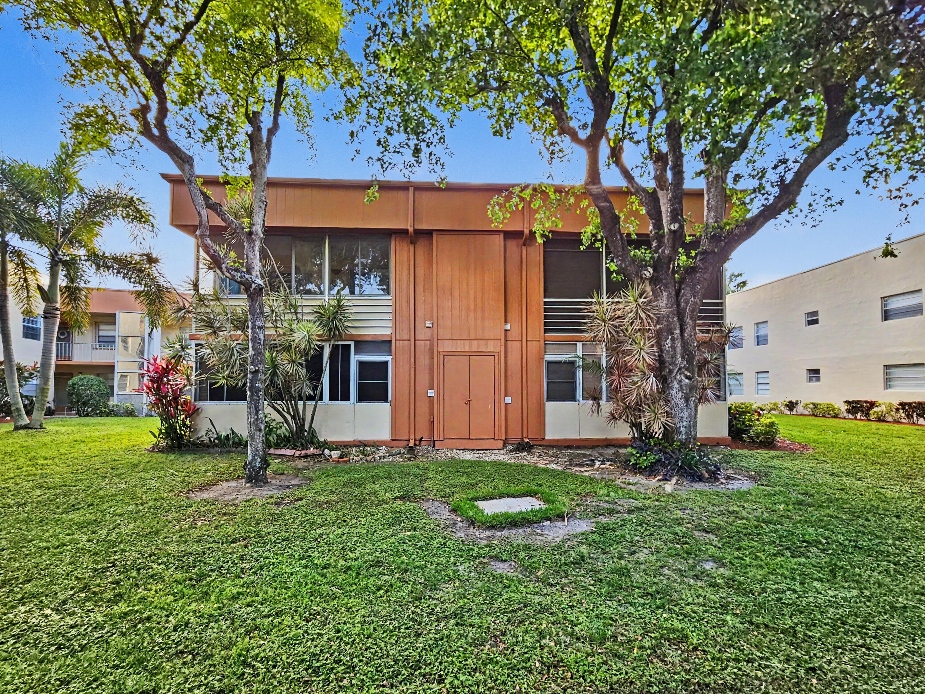 202 Piedmont E, Delray Beach, FL 33484 — photo 29 of 32