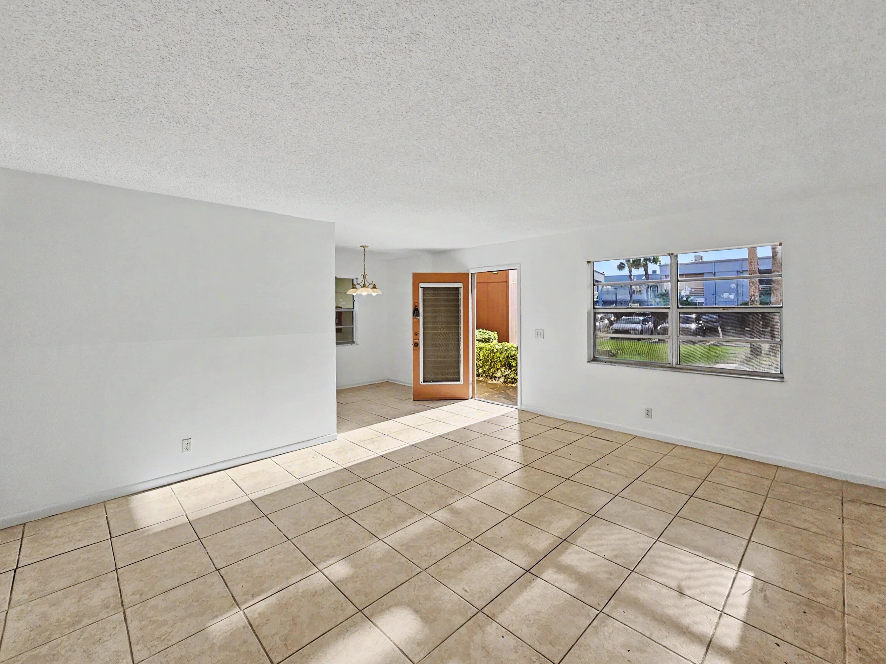 202 Piedmont E, Delray Beach, FL 33484 — photo 5 of 32