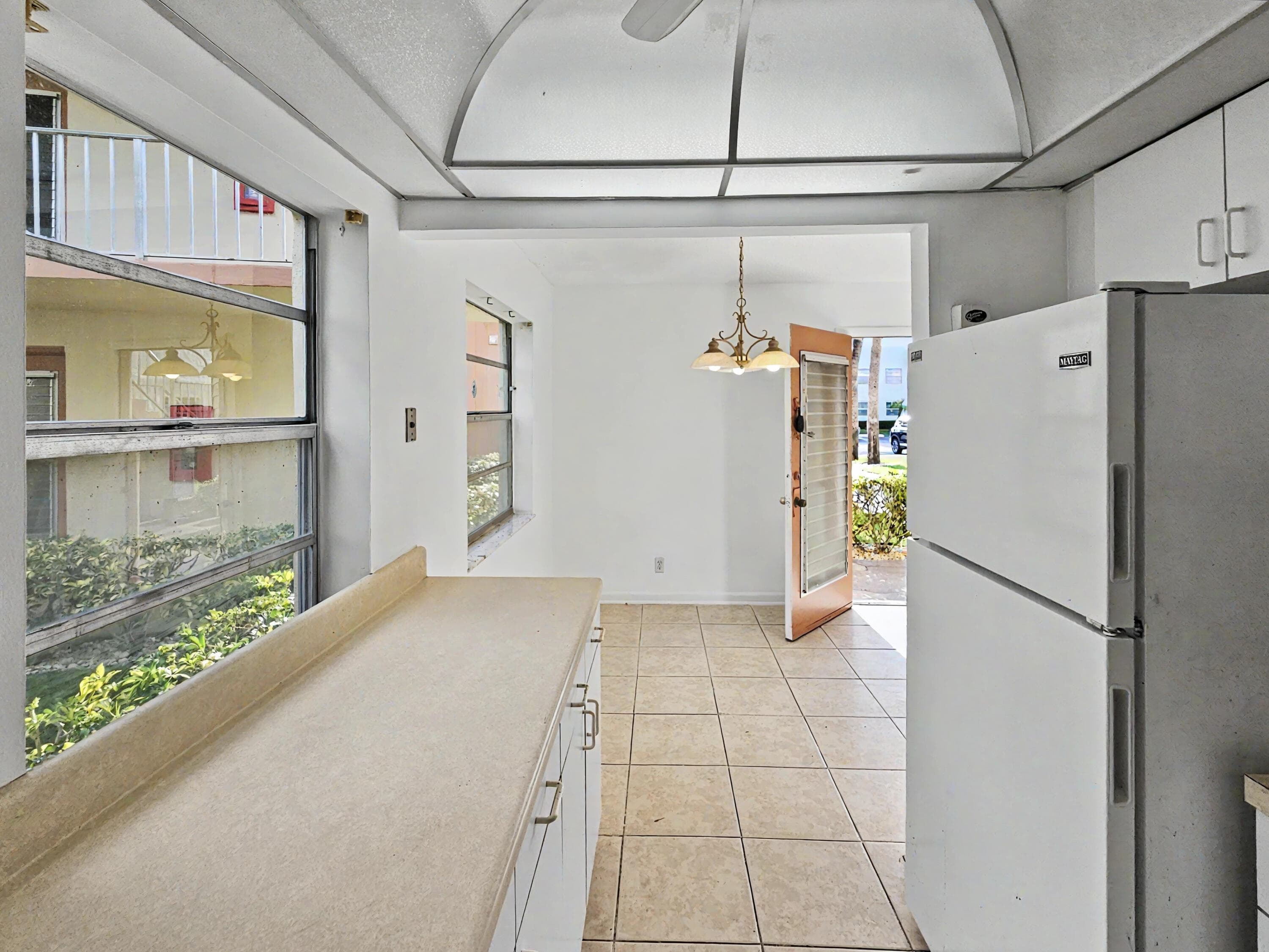 202 Piedmont E, Delray Beach, FL 33484 — photo 11 of 32