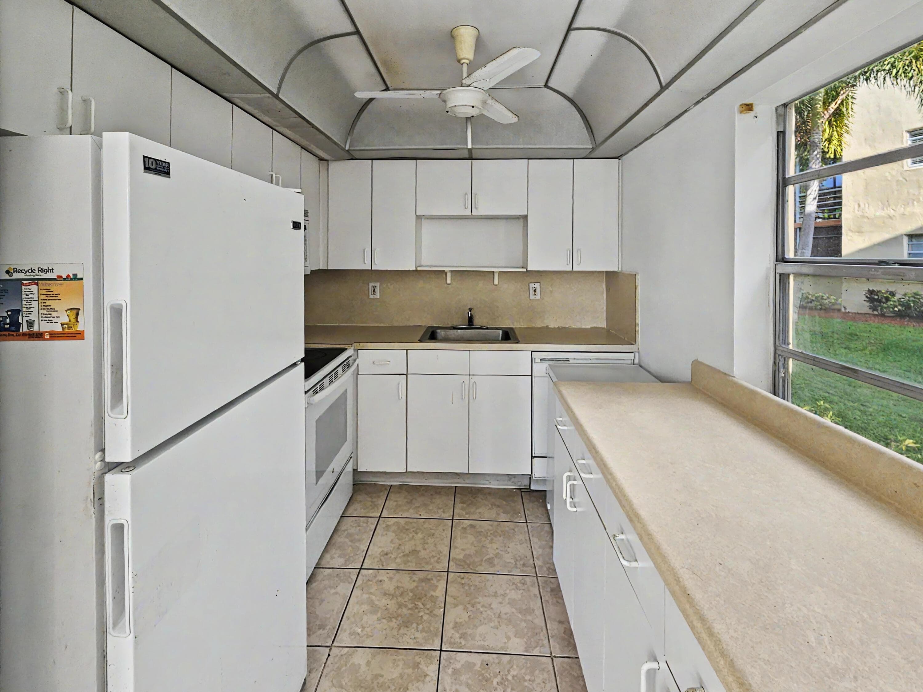 202 Piedmont E, Delray Beach, FL 33484 — photo 9 of 32