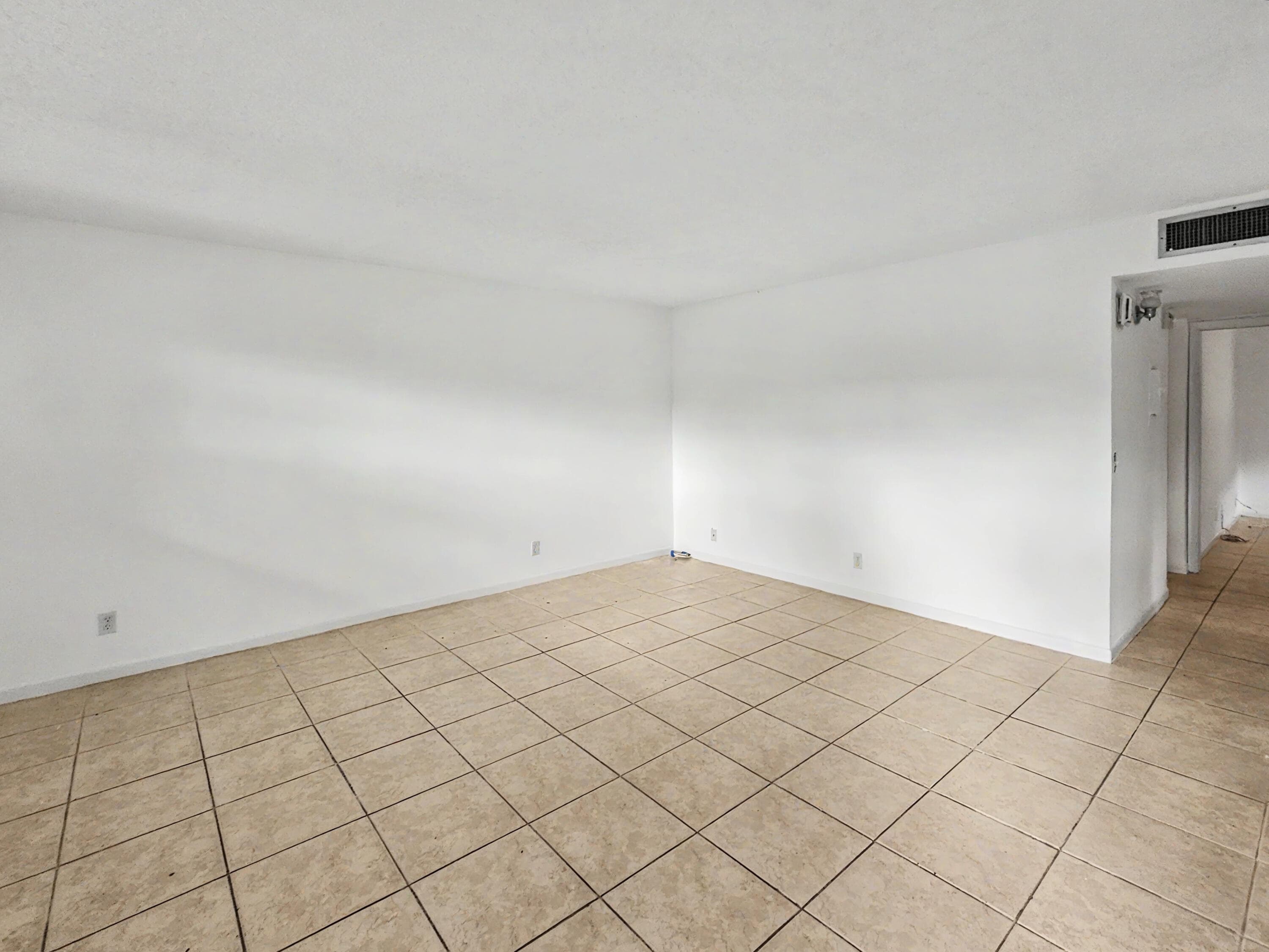 202 Piedmont E, Delray Beach, FL 33484 — photo 12 of 32