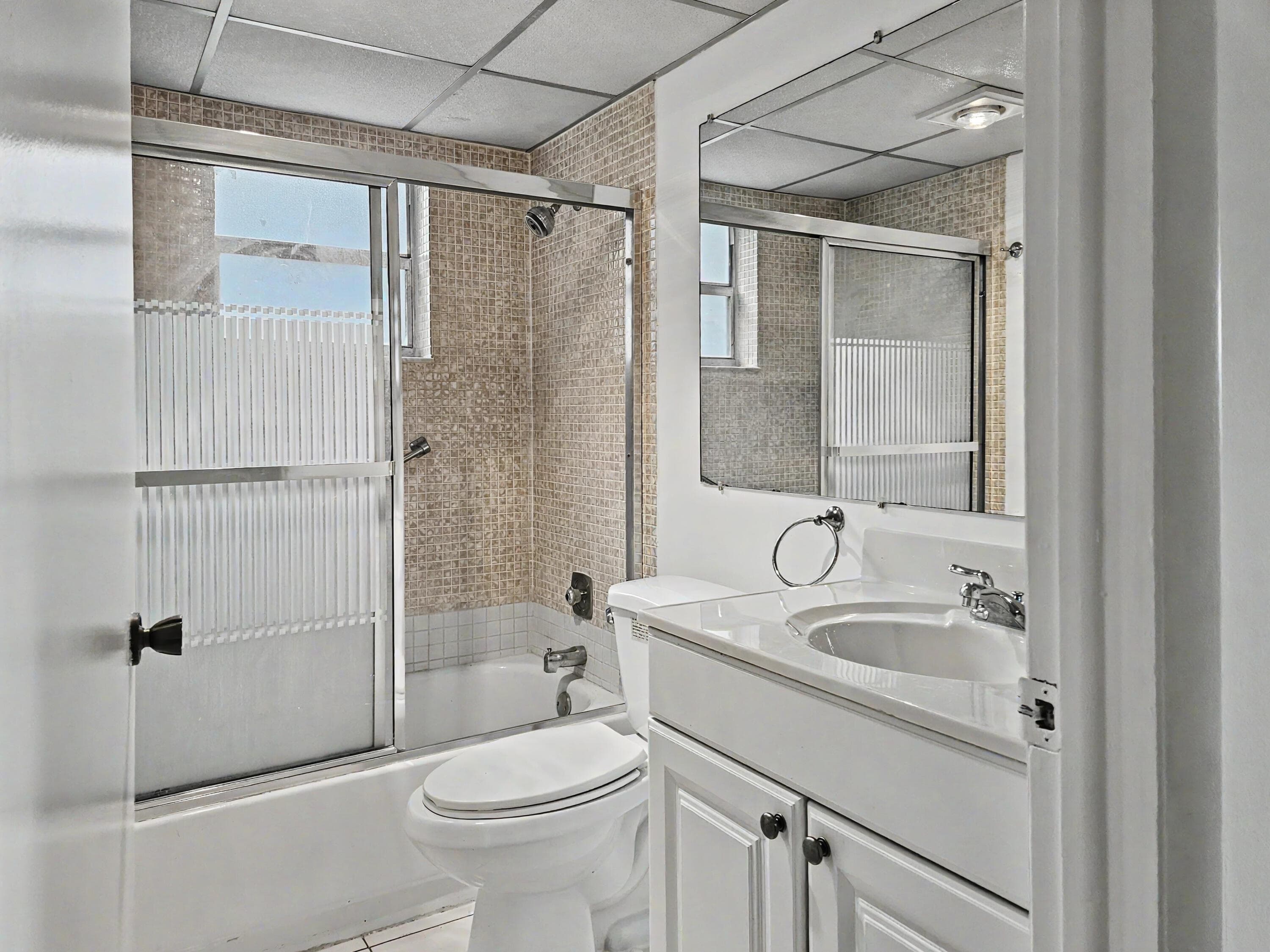 202 Piedmont E, Delray Beach, FL 33484 — photo 14 of 32