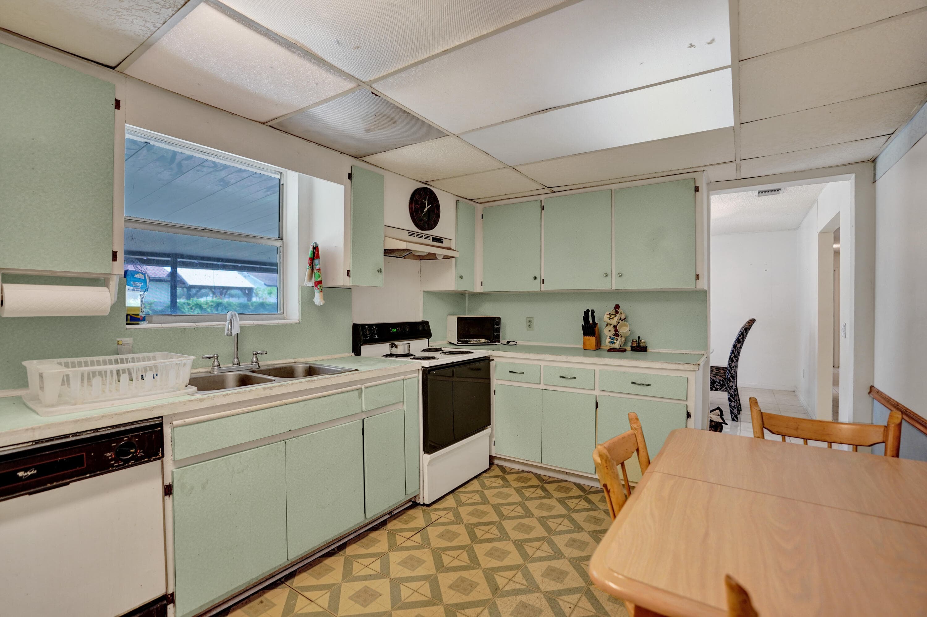 2886 Floral Road, Lake Worth, FL 33462 — photo 13 of 51