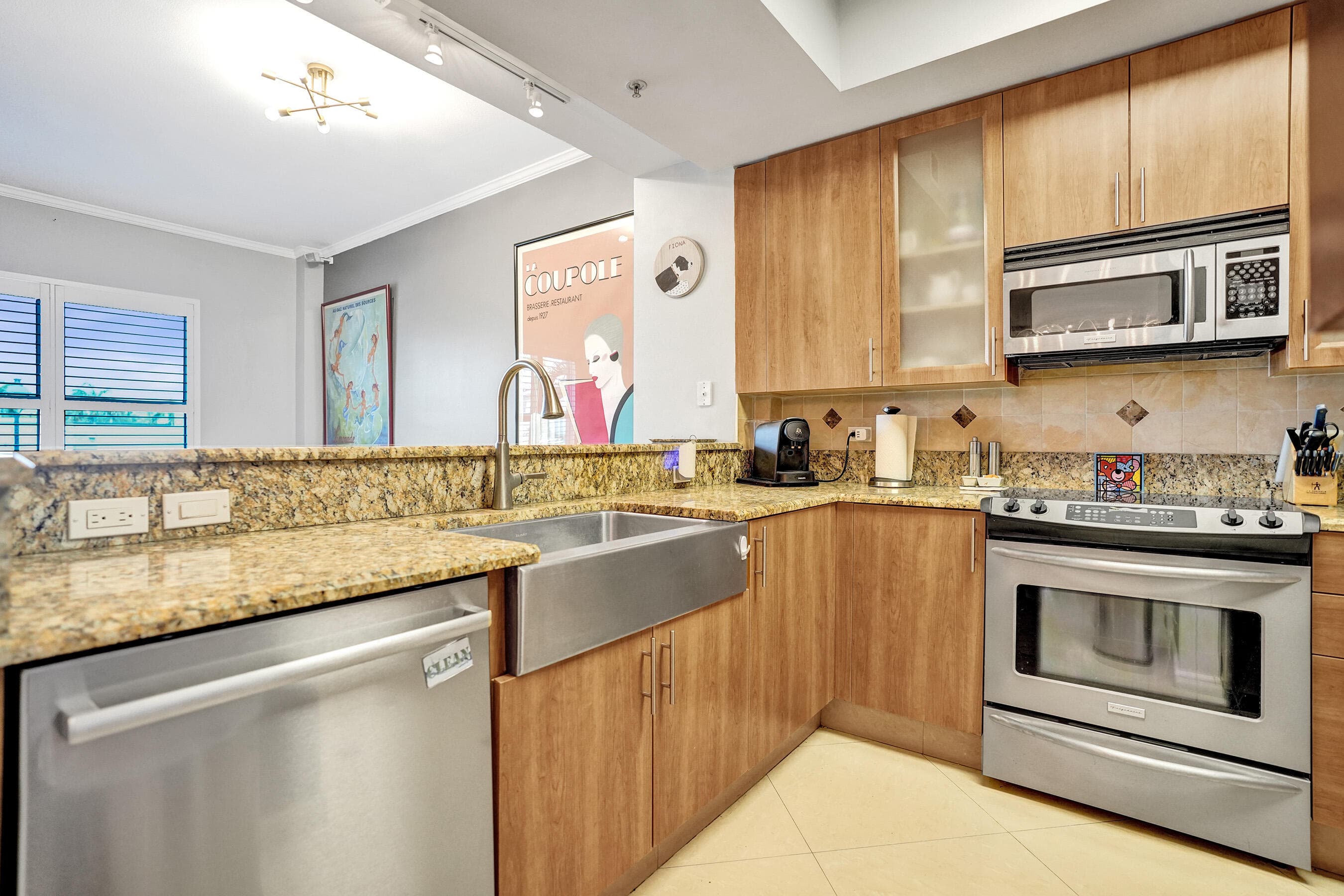 2625 NE 14th Avenue 114, Wilton Manors, FL 33334 — photo 11 of 61