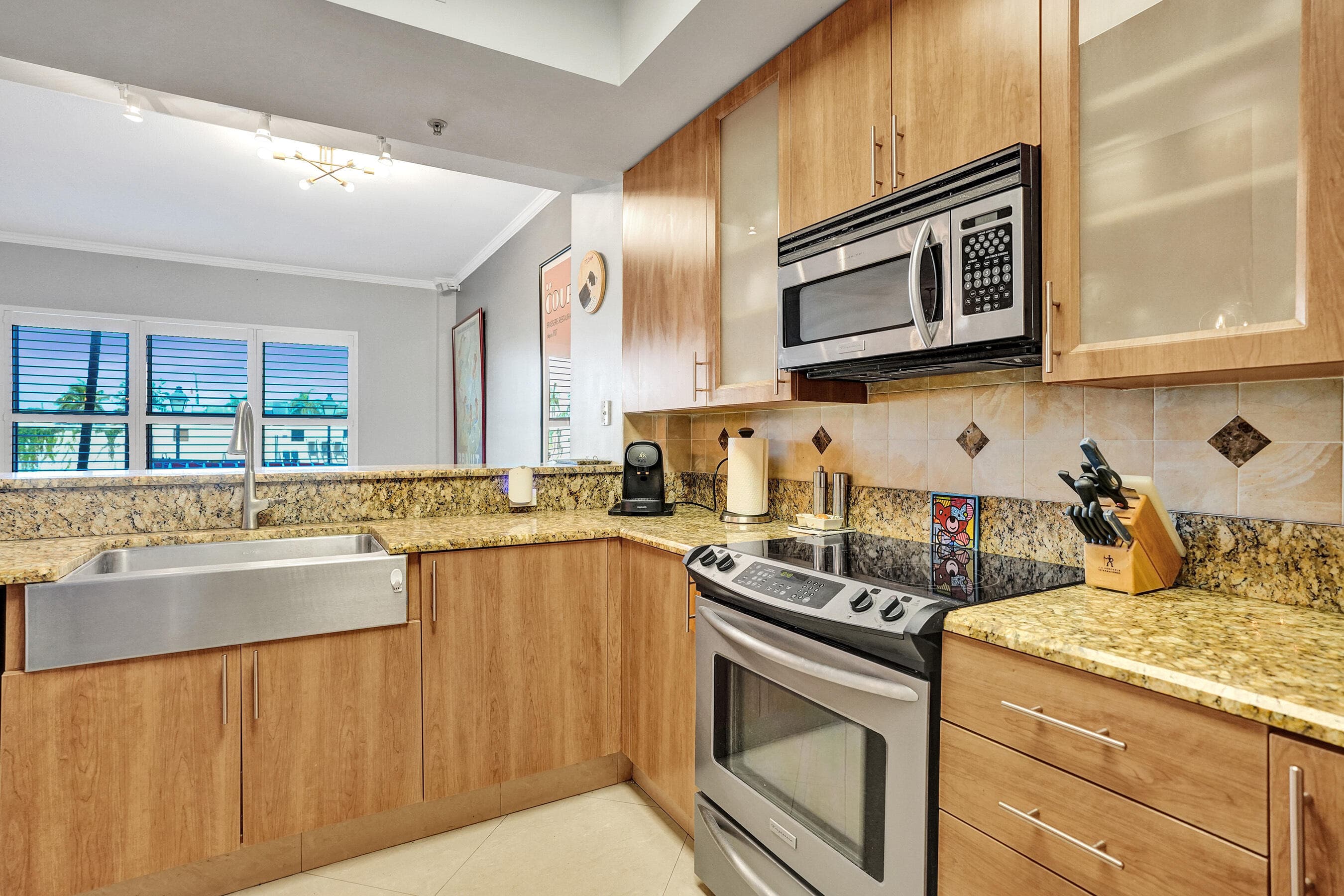 2625 NE 14th Avenue 114, Wilton Manors, FL 33334 — photo 14 of 61