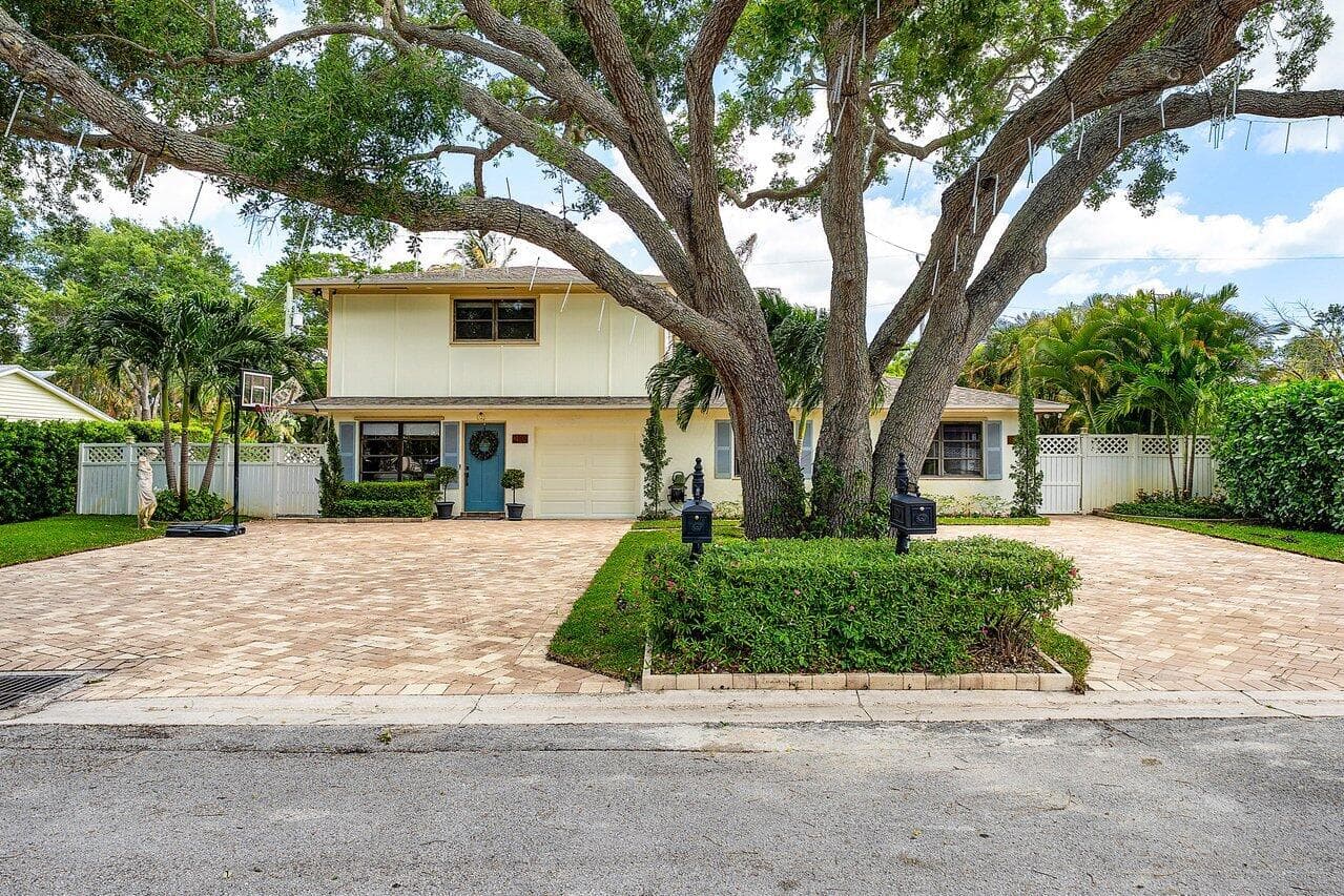 2101 N Palm Circle, North Palm Beach, FL 33408 — photo 6 of 74