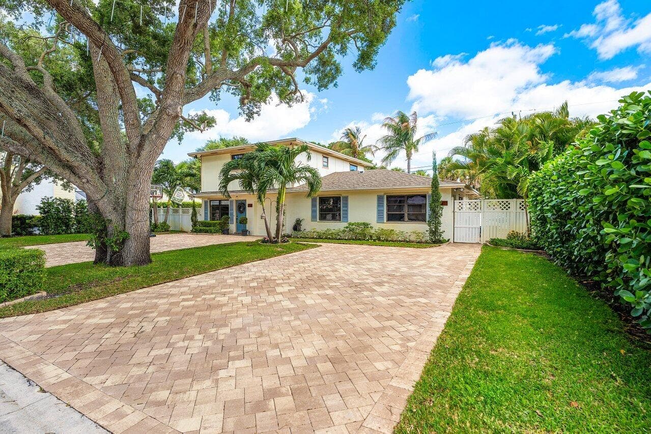 2101 N Palm Circle, North Palm Beach, FL 33408 — photo 8 of 74