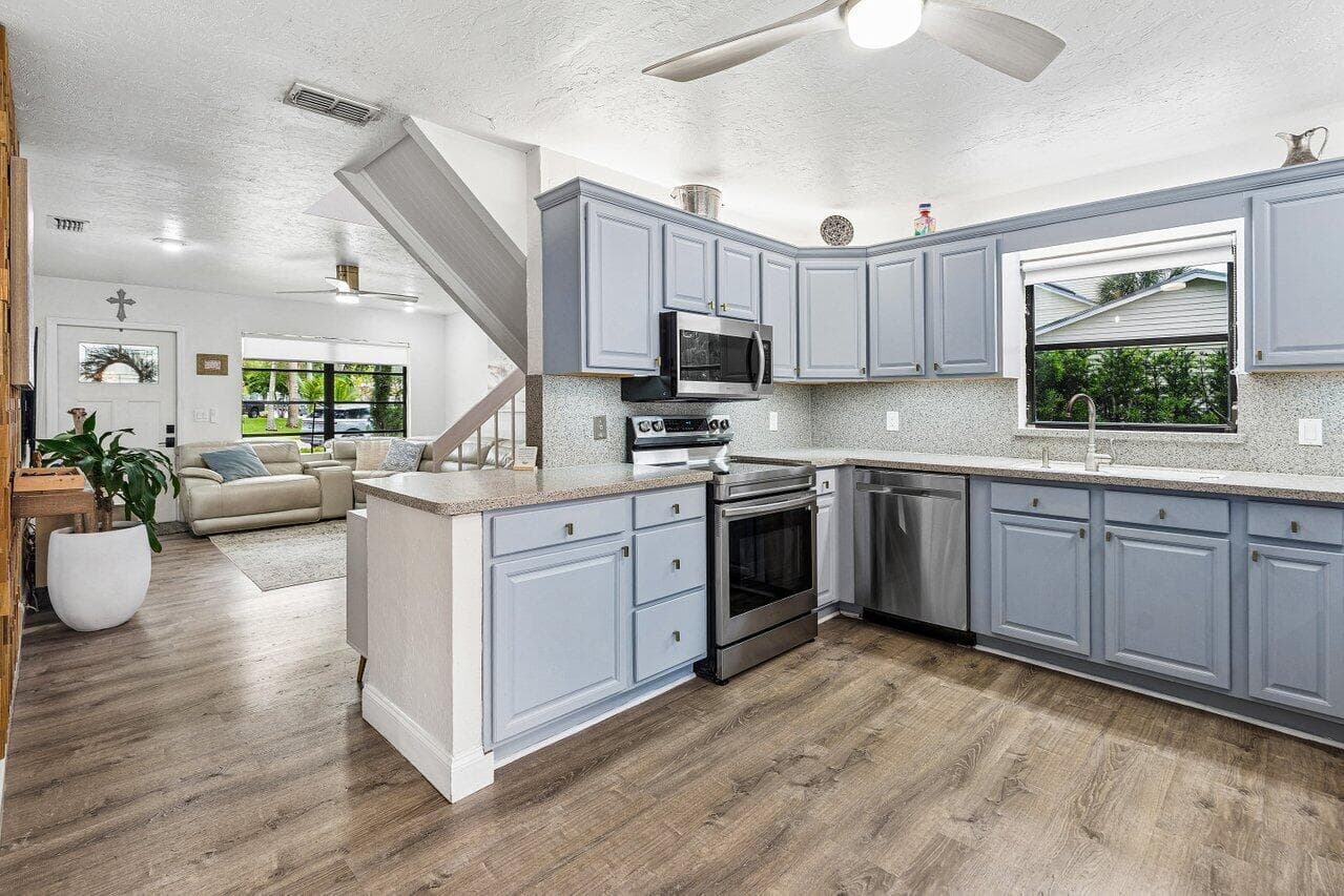 2101 N Palm Circle, North Palm Beach, FL 33408 — photo 14 of 74