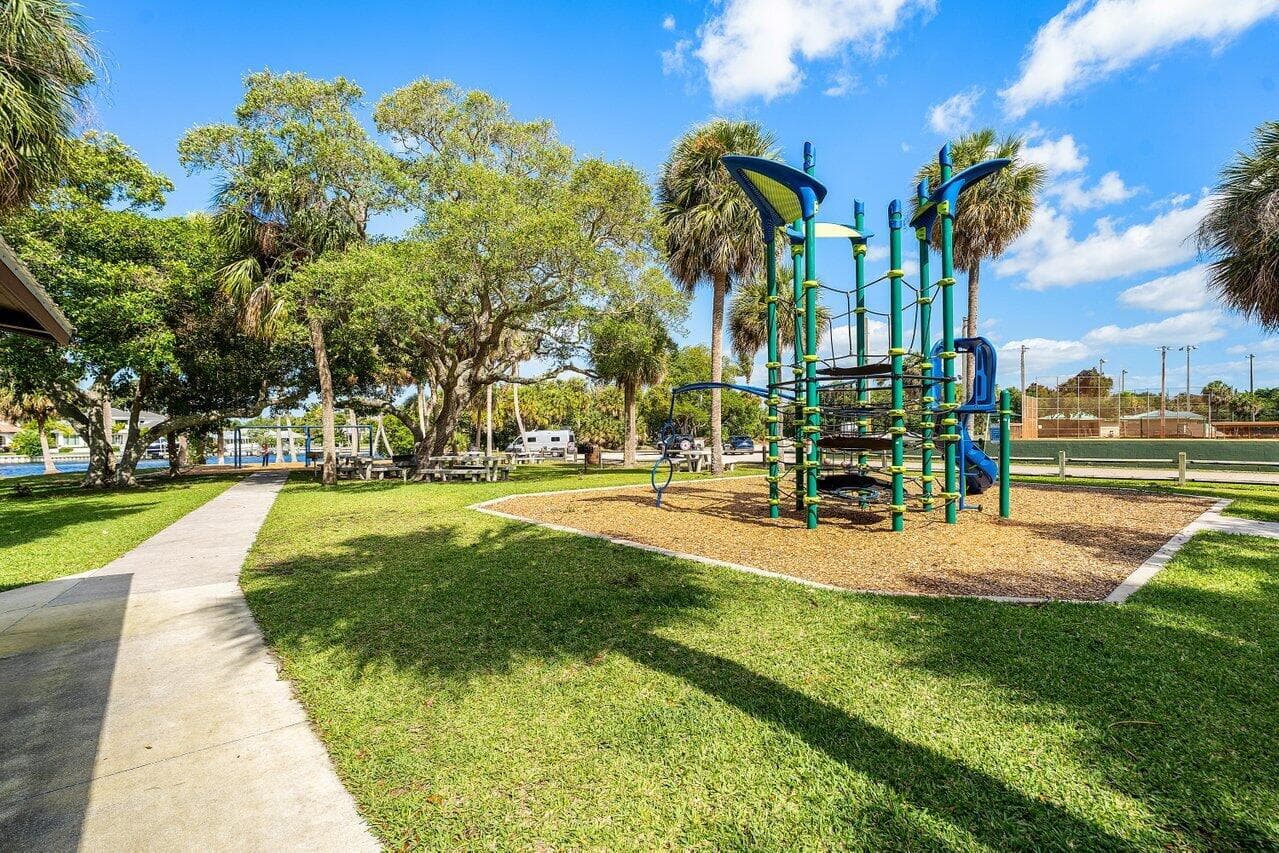 2101 N Palm Circle, North Palm Beach, FL 33408 — photo 73 of 74