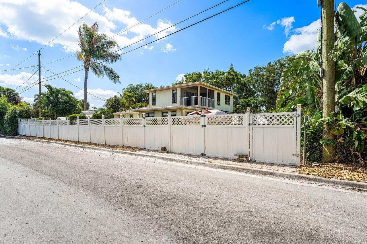 2101 N Palm Circle, North Palm Beach, FL 33408 — photo 55 of 74