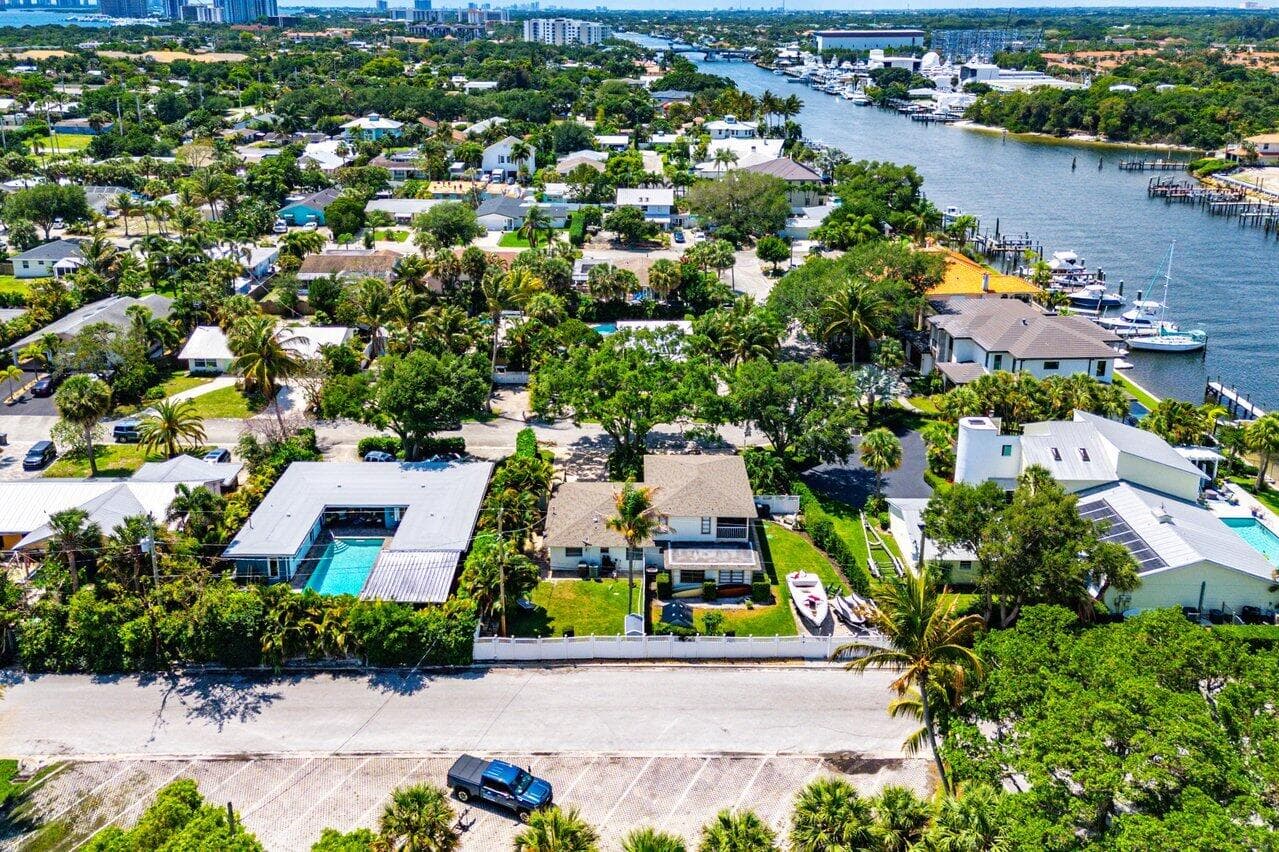 2101 N Palm Circle, North Palm Beach, FL 33408 — photo 69 of 74