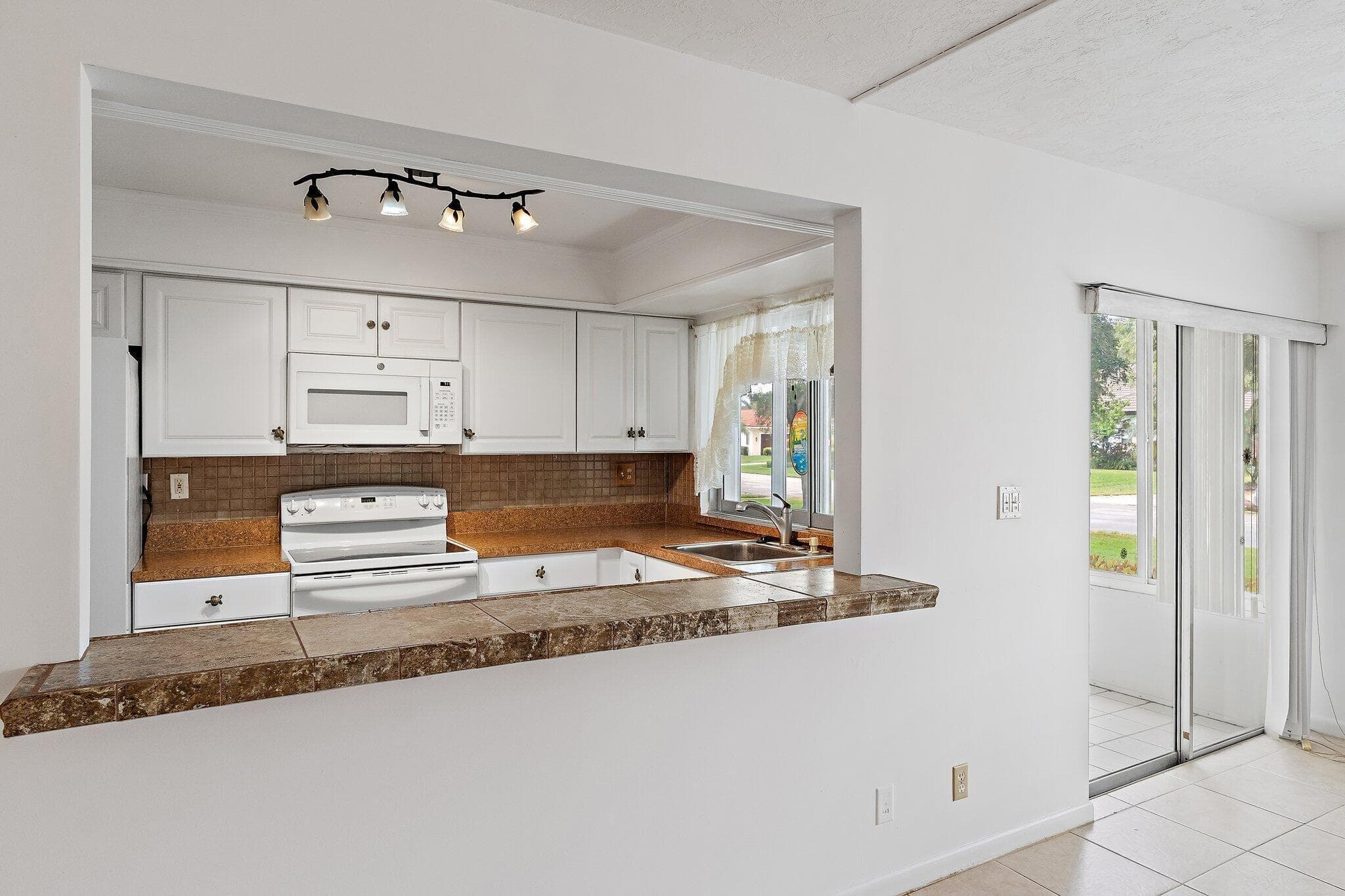 5570 Tamberlane Circle 131, Palm Beach Gardens, FL 33418 — photo 10 of 33