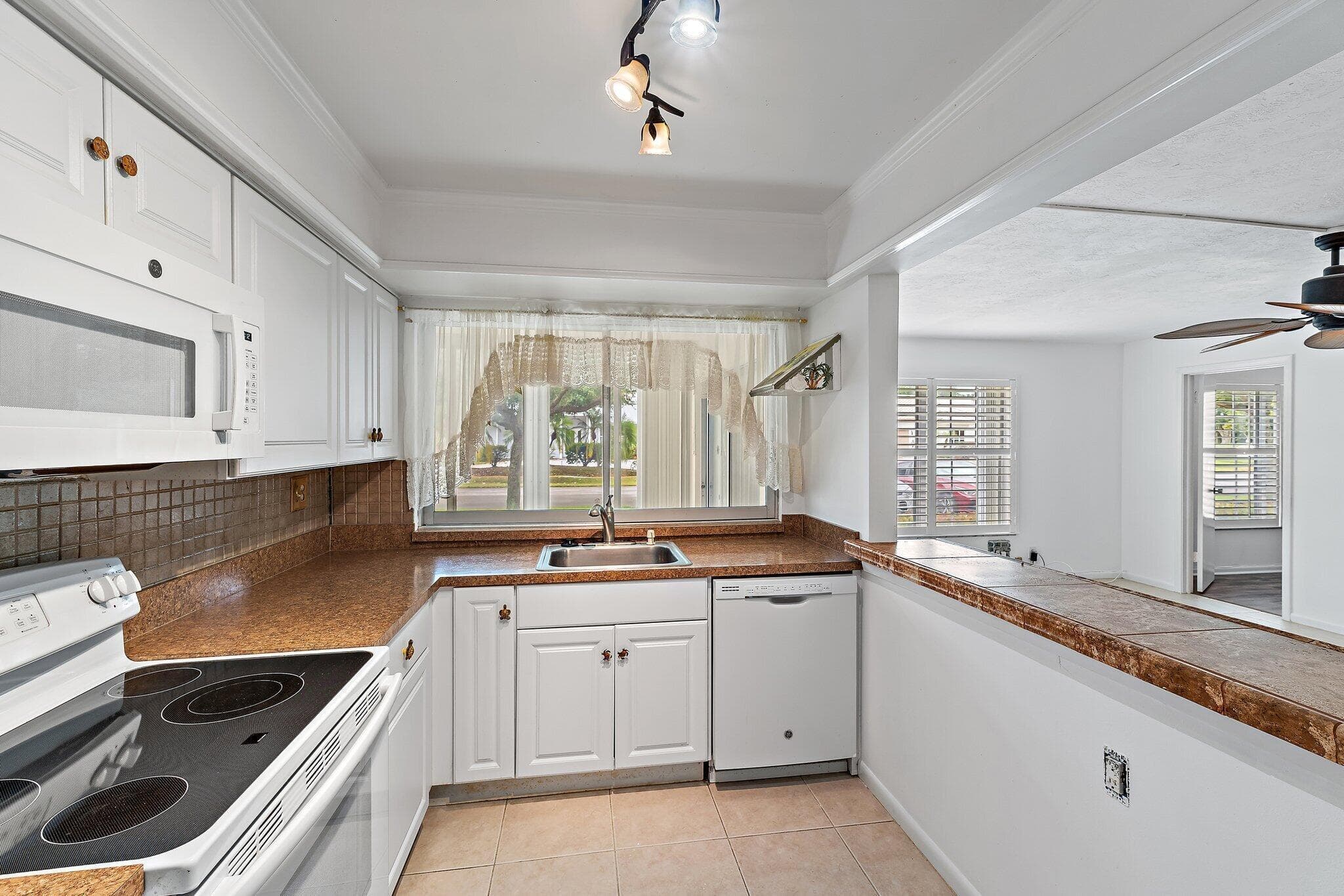 5570 Tamberlane Circle 131, Palm Beach Gardens, FL 33418 — photo 12 of 33