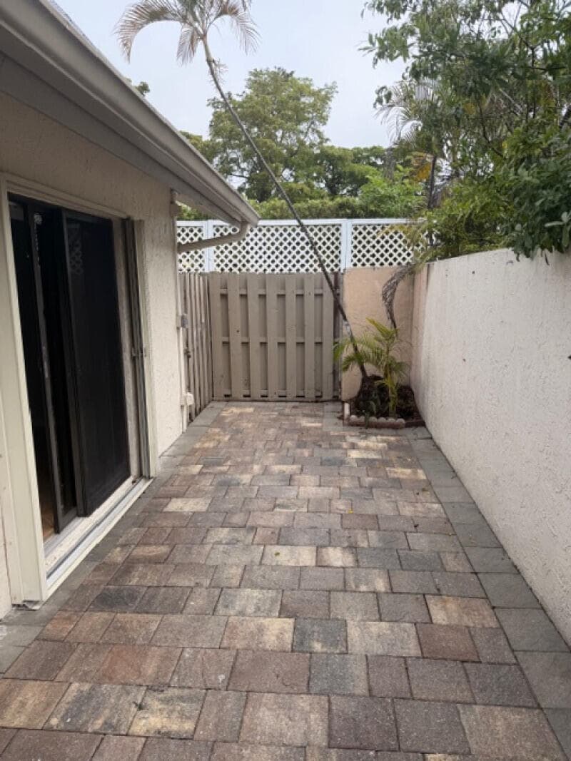 3076 S Oakland Forest Drive 503, Oakland Park, FL 33309 — photo 12 of 13