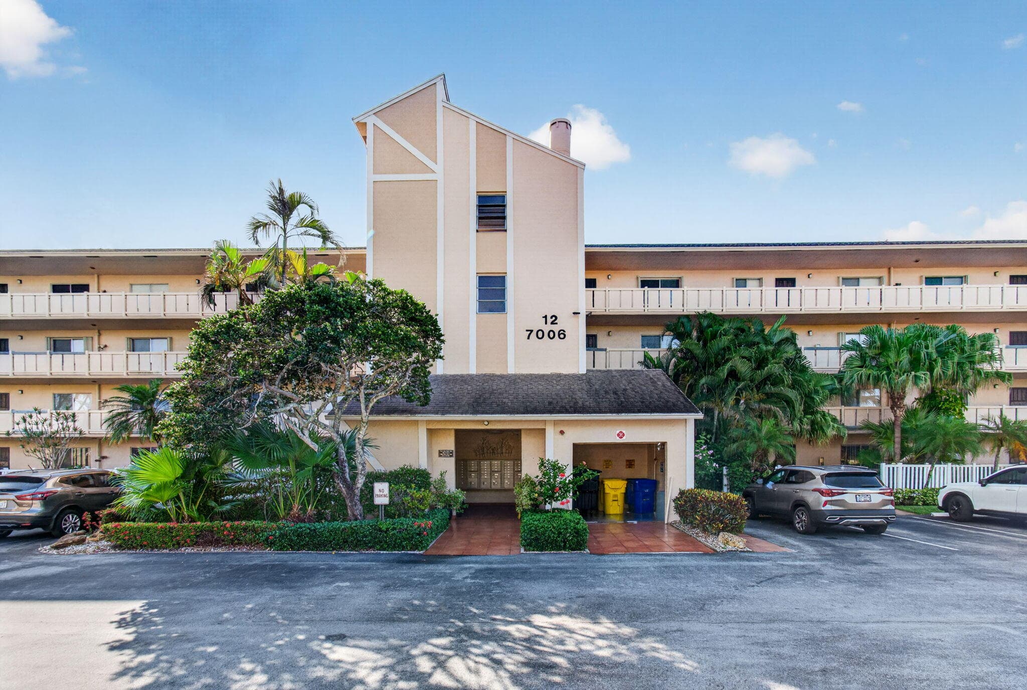 7006 Huntington Lane 404, Delray Beach, FL 33446 — photo 1 of 40