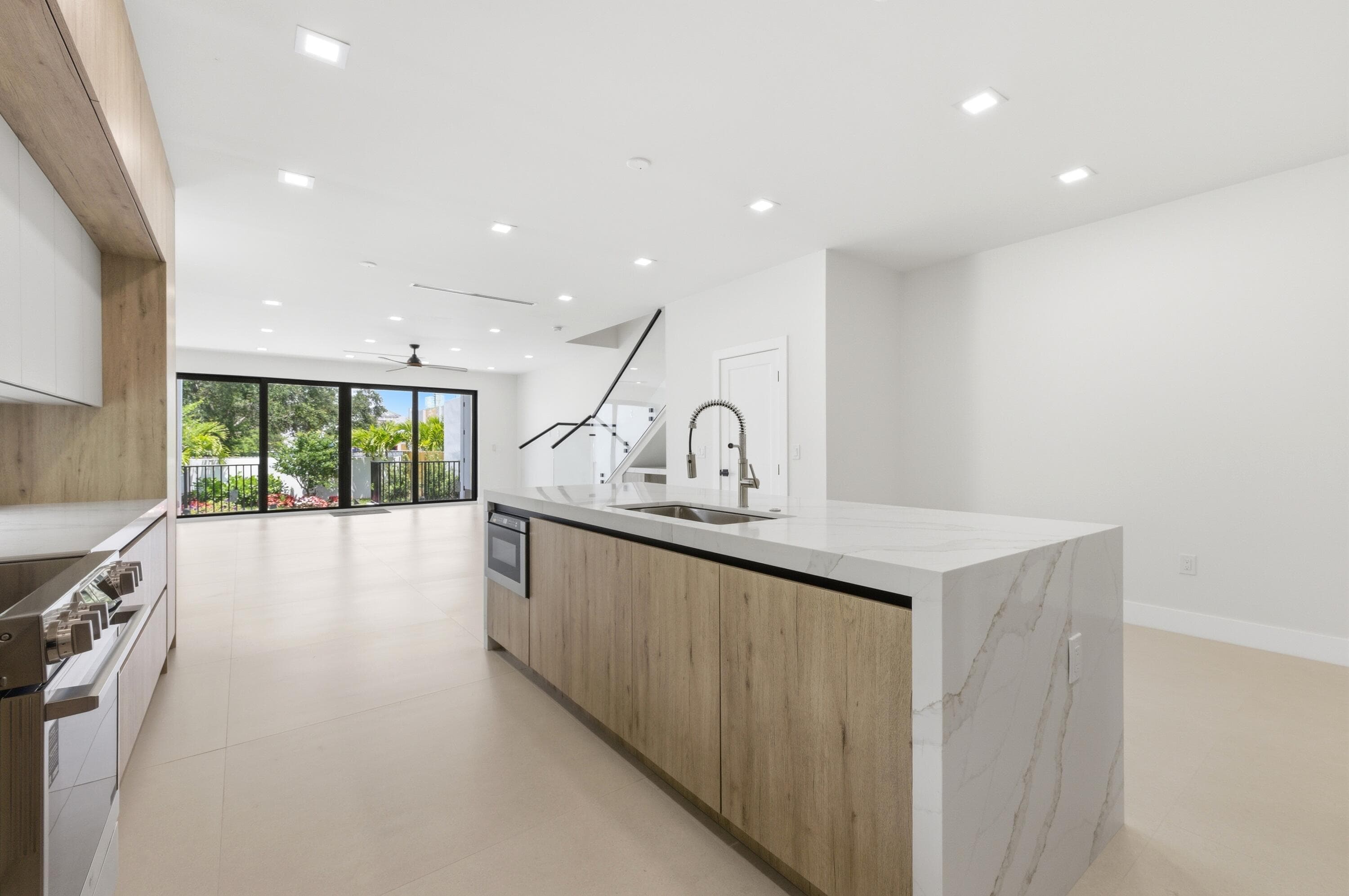 819 SW 1st Street, Fort Lauderdale, FL 33312 — photo 11 of 40