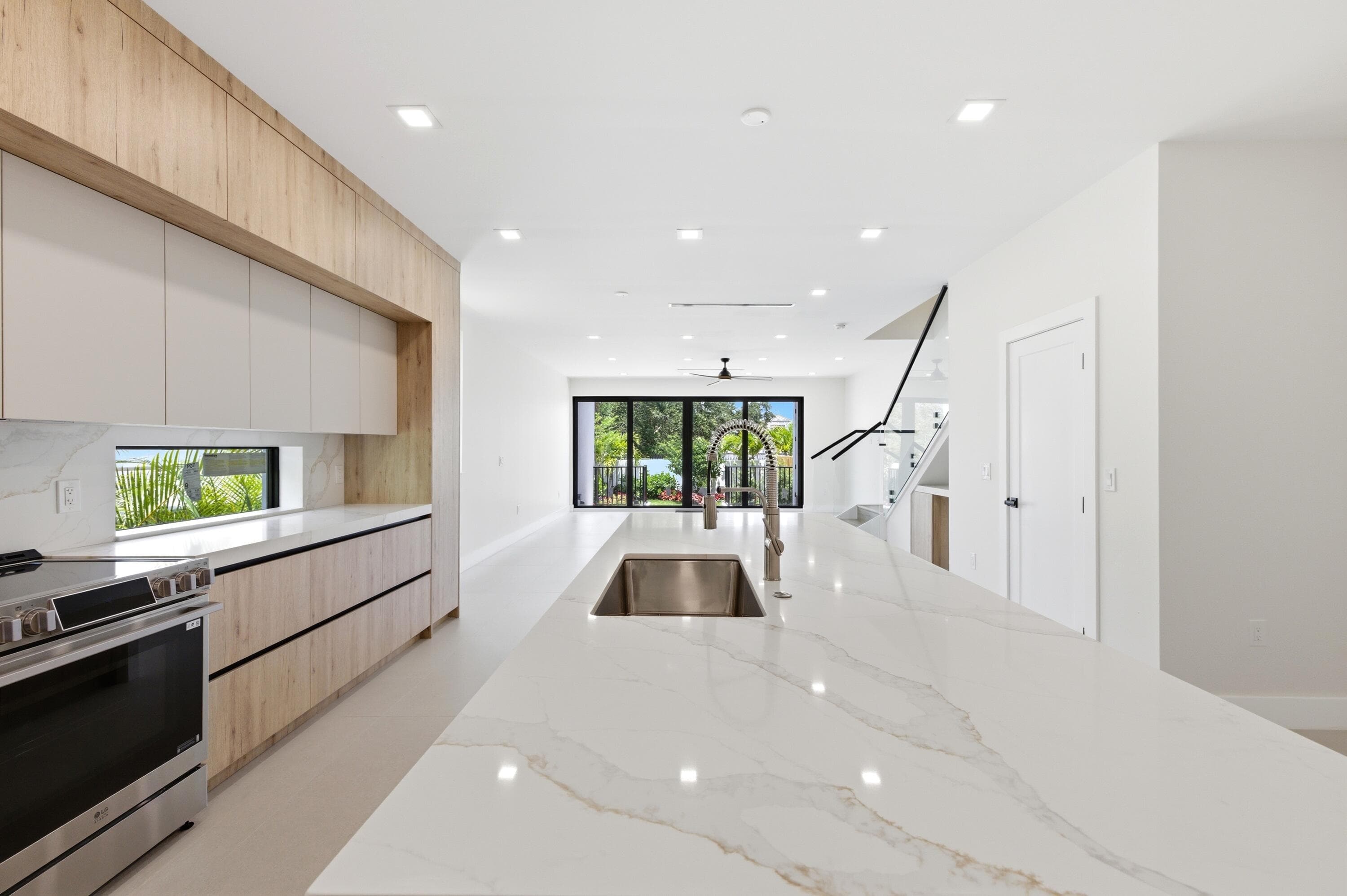 819 SW 1st Street, Fort Lauderdale, FL 33312 — photo 12 of 40