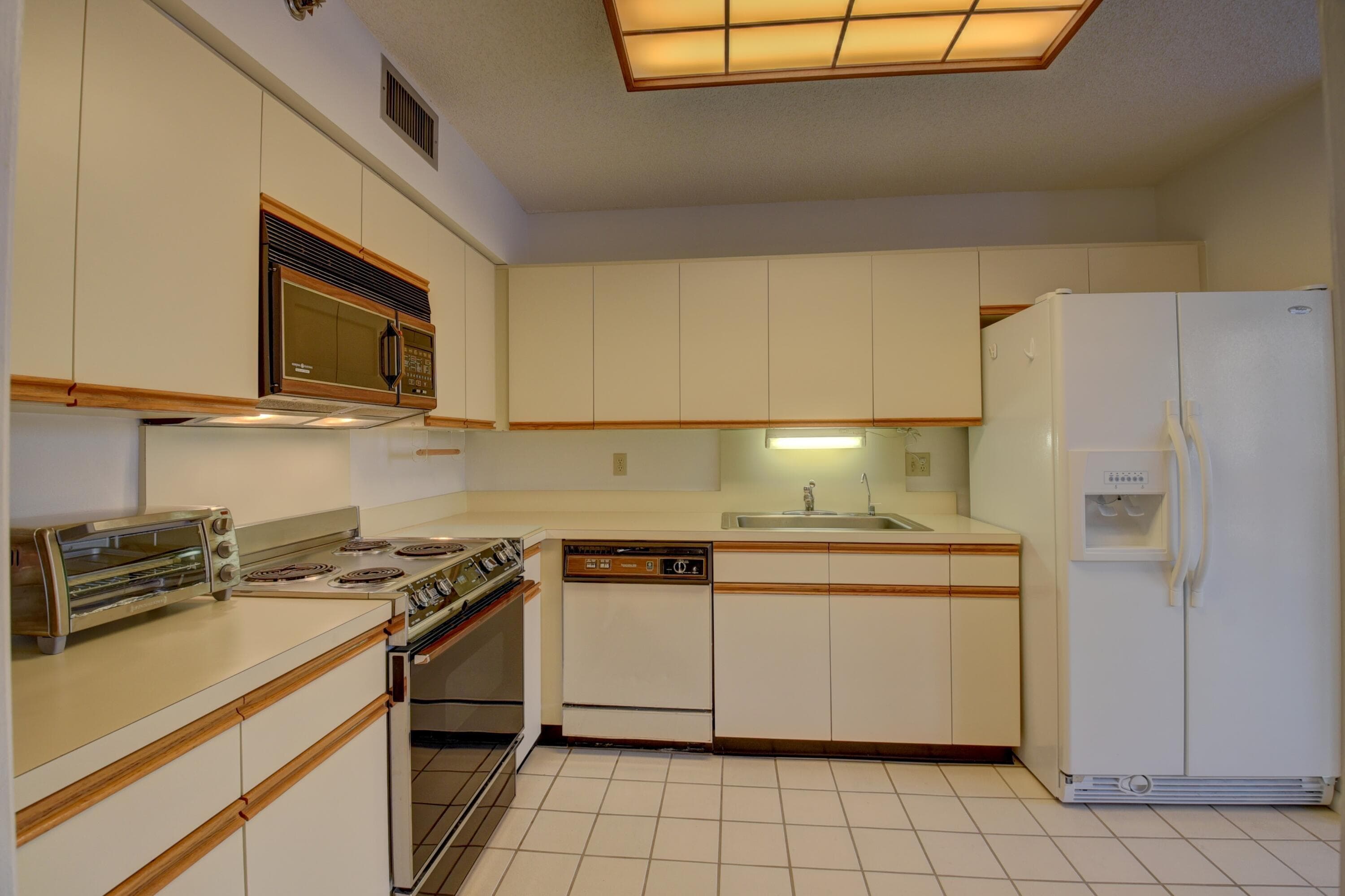 7194 Promenade Drive 202, Boca Raton, FL 33433 — photo 9 of 32