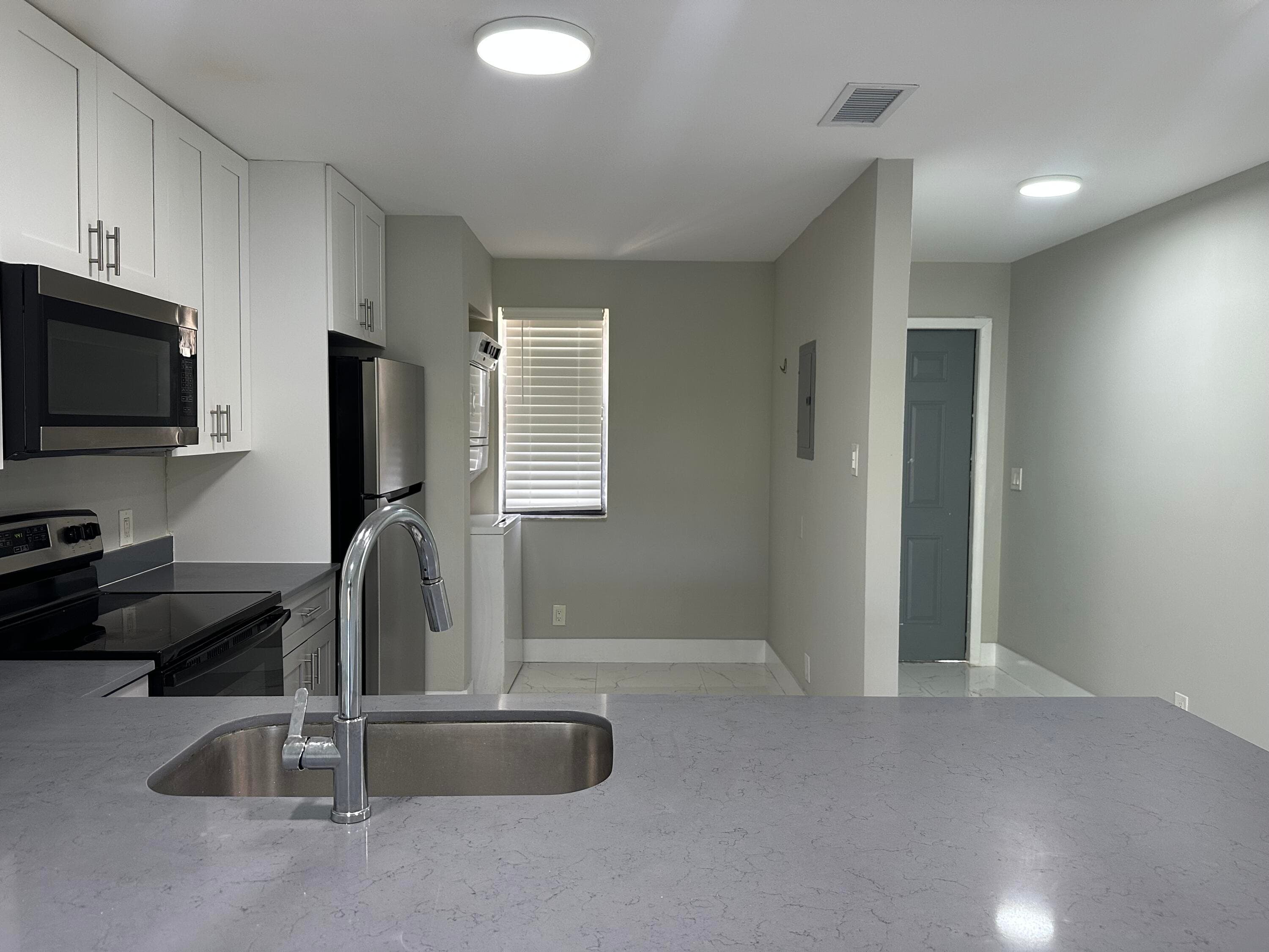 4881 Arjaro Drive 4881, West Palm Beach, FL 33407 — photo 5 of 22