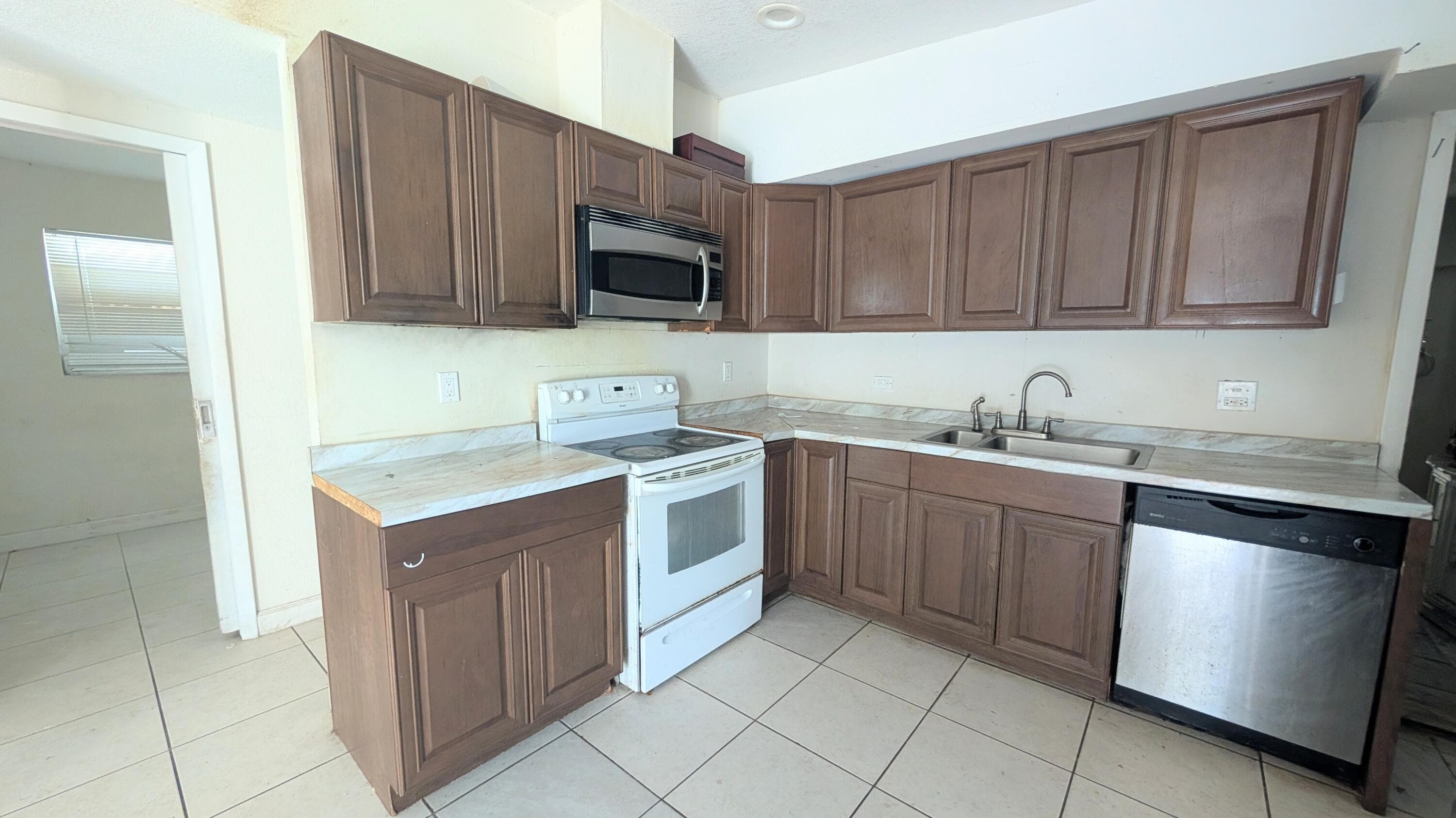 490 Tulip Tree Drive, Lake Worth, FL 33462 — photo 10 of 12