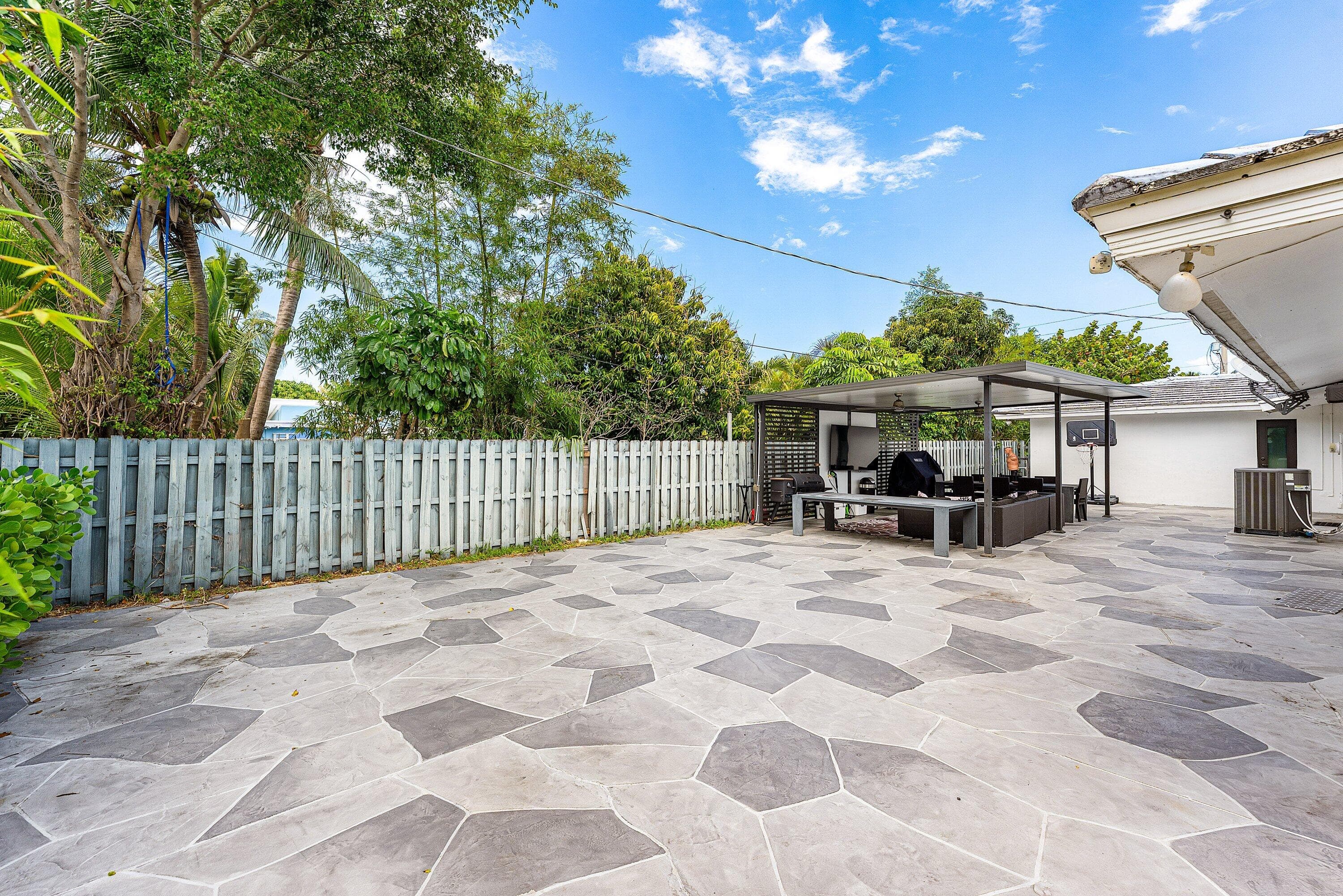 201 NE 26th Avenue, Pompano Beach, FL 33062 — photo 8 of 33