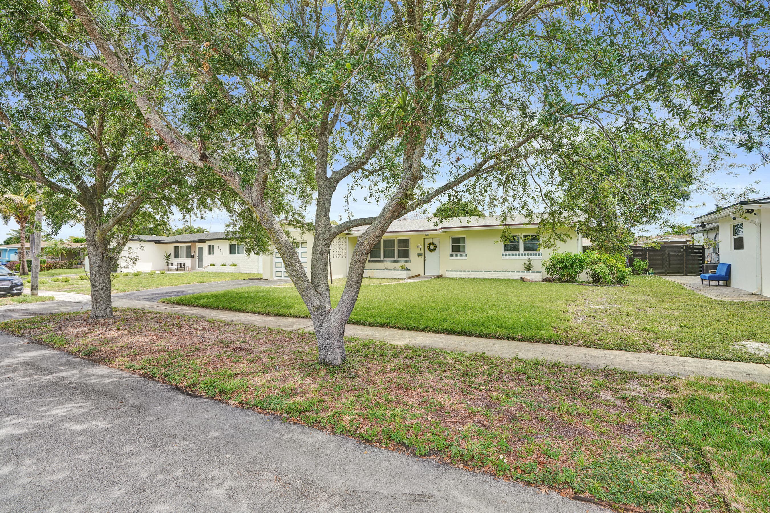 731 SW 71st Terrace, Pembroke Pines, FL 33023 — photo 5 of 66