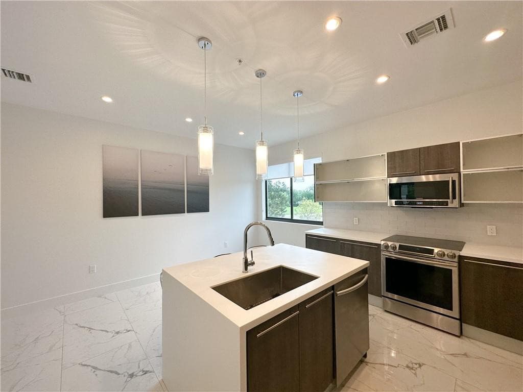 113 SE 1st Circle, Pompano Beach, FL 33060 — photo 4 of 35
