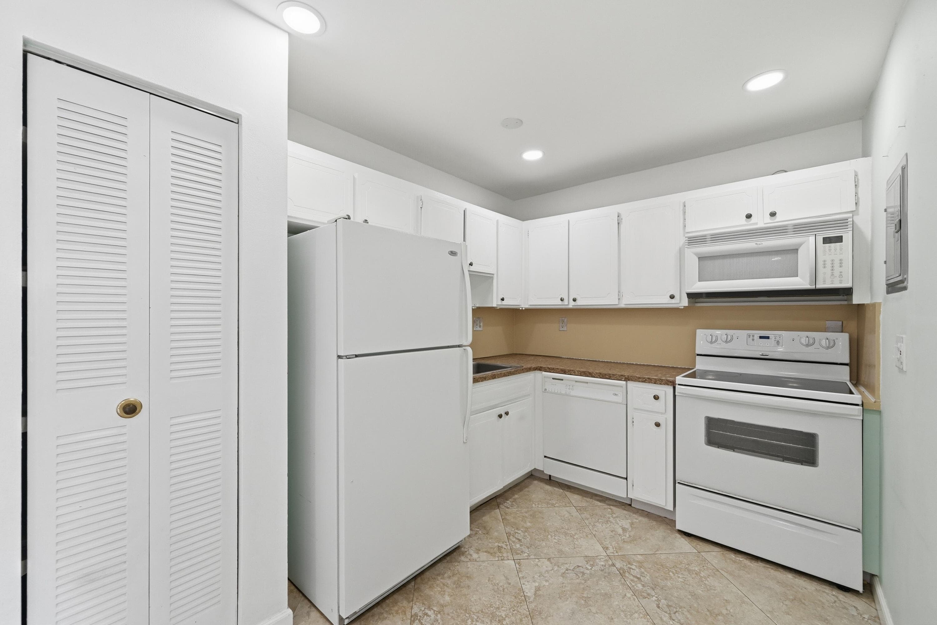 17051 NE 35th Avenue 307, North Miami Beach, FL 33160 — photo 10 of 22