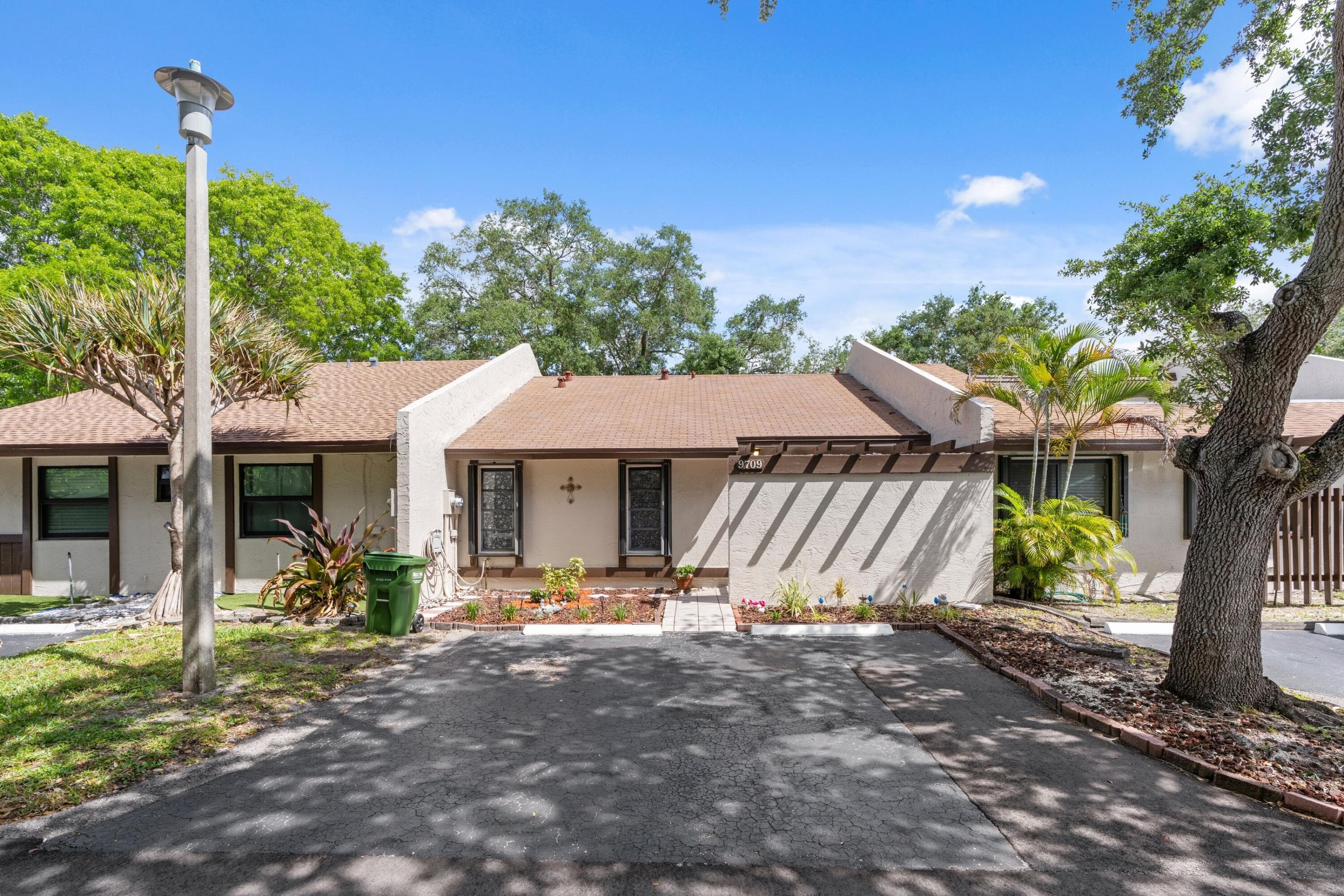 9709 NW 16th Street, Pembroke Pines, FL 33024 — photo 3 of 31