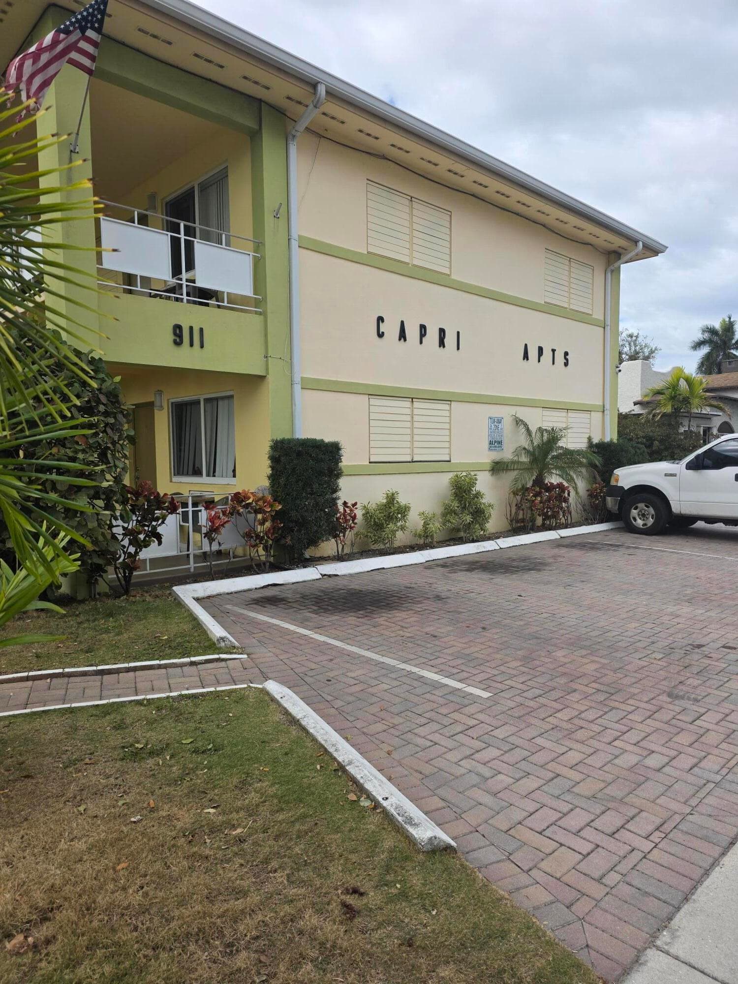 911 N Federal Highway 205, Lake Worth Beach, FL 33460 — photo 1 of 11