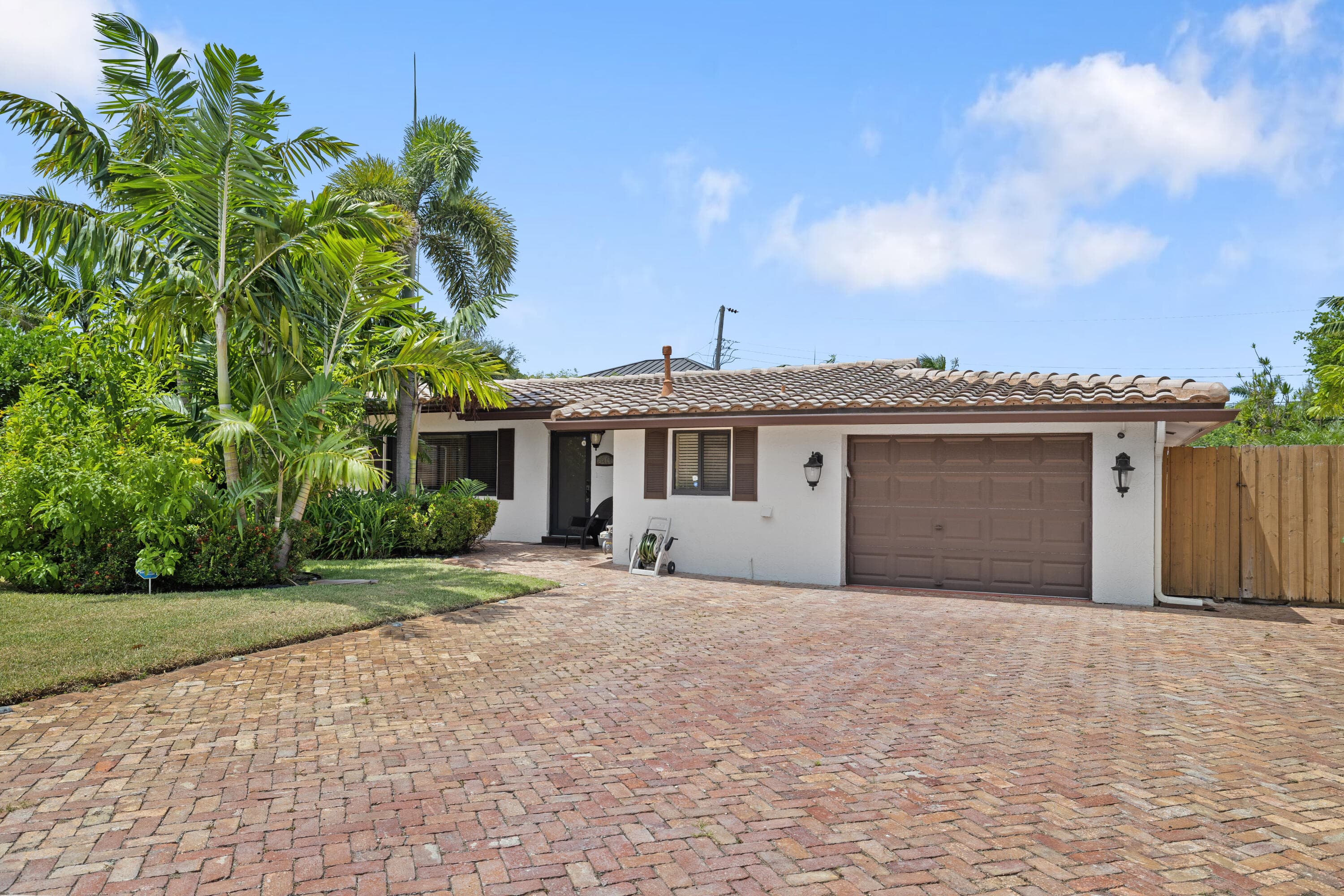 3211 Seaward Drive, Lauderdale-By-The-Sea, FL 33062 — photo 1 of 25
