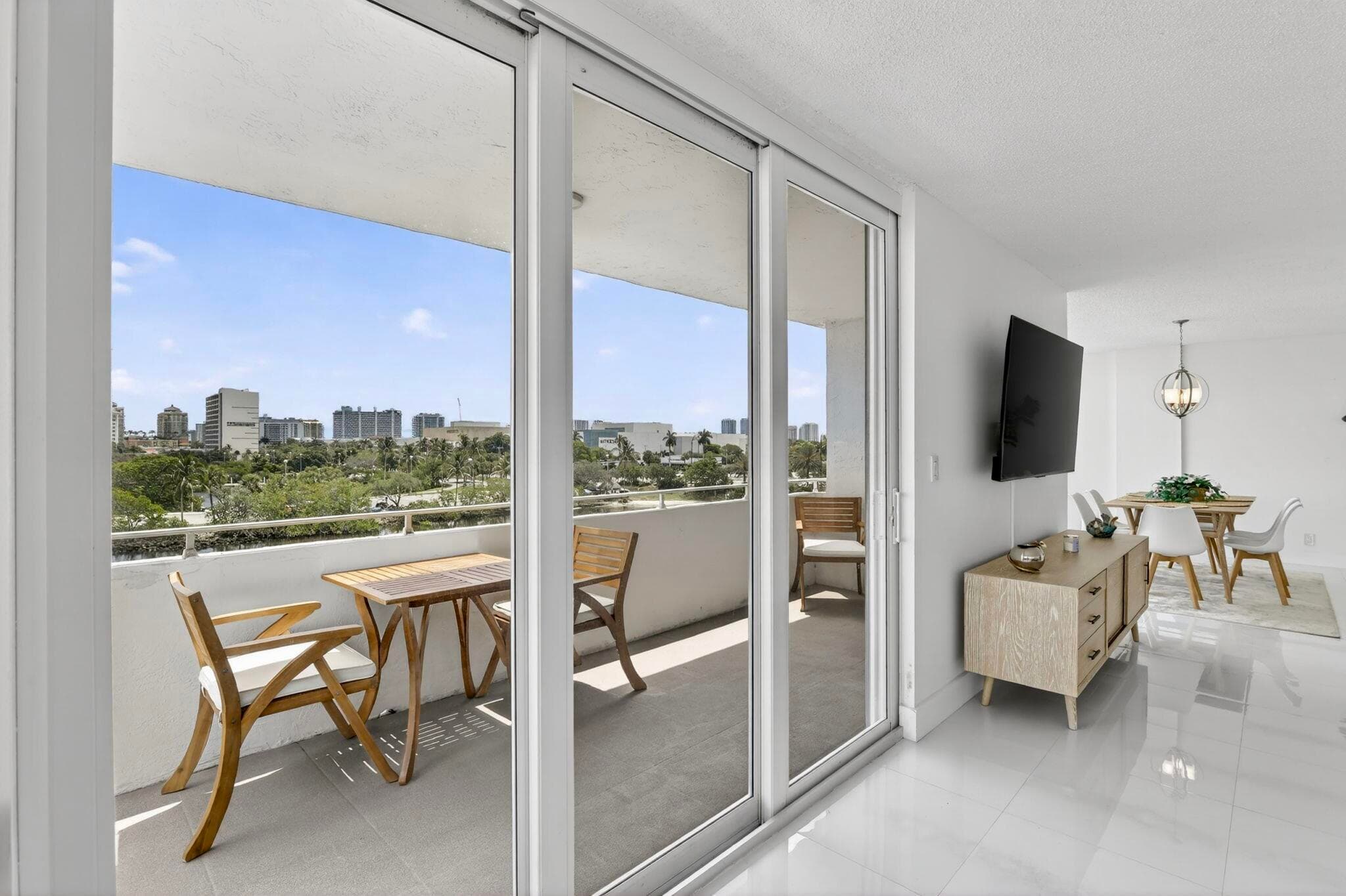 1170 N Federal Highway 501, Fort Lauderdale, FL 33304 — photo 4 of 82