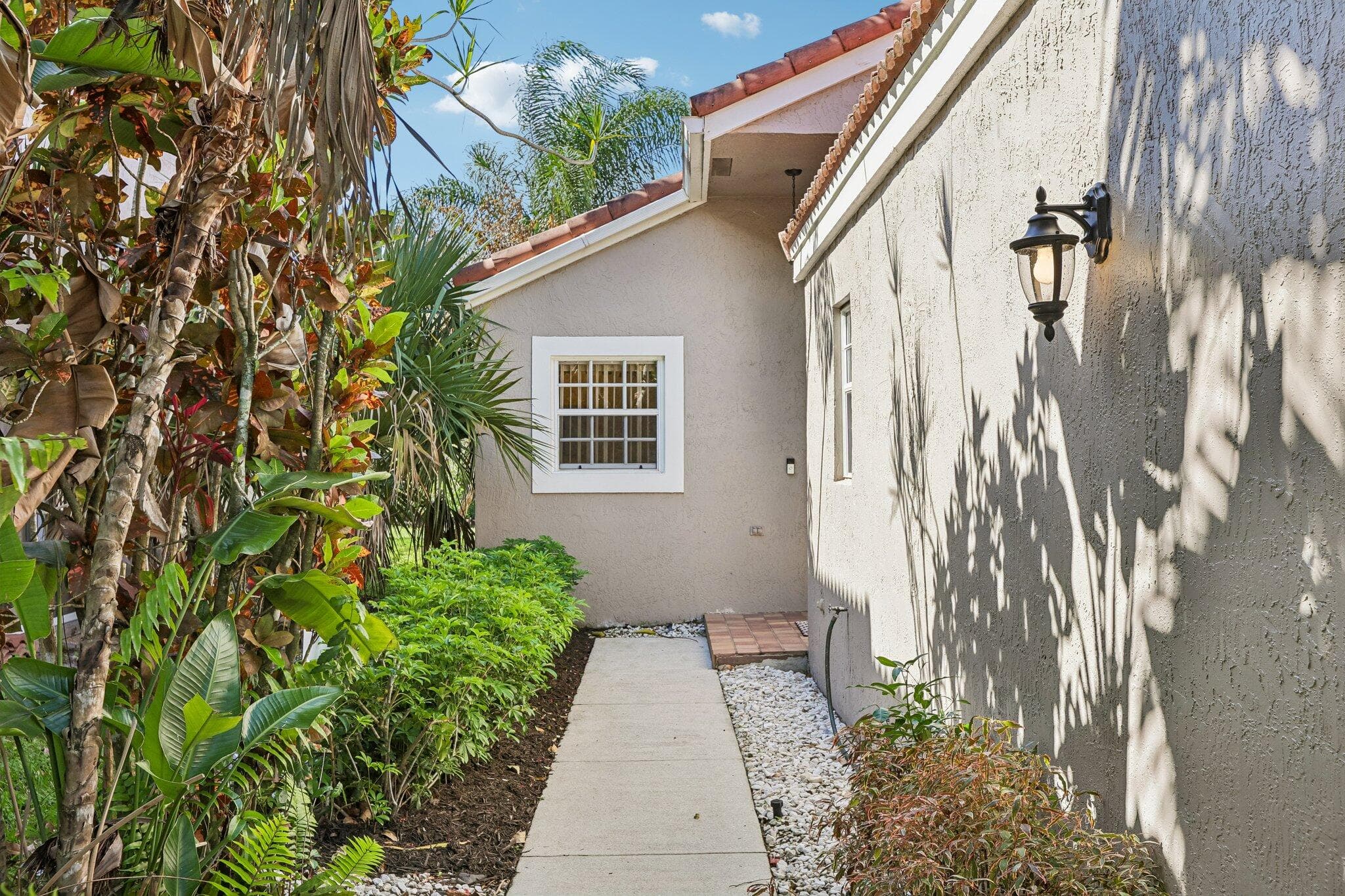 1110 NW 105th Way, Plantation, FL 33322 — photo 5 of 47
